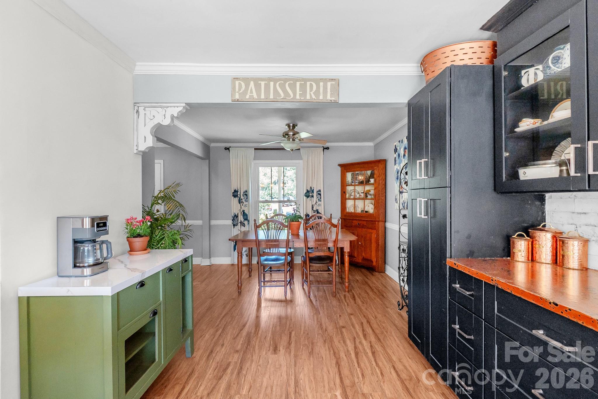 Coffee station between Dining room and Kitchen - 13136 Blacksmith Court, Matthews