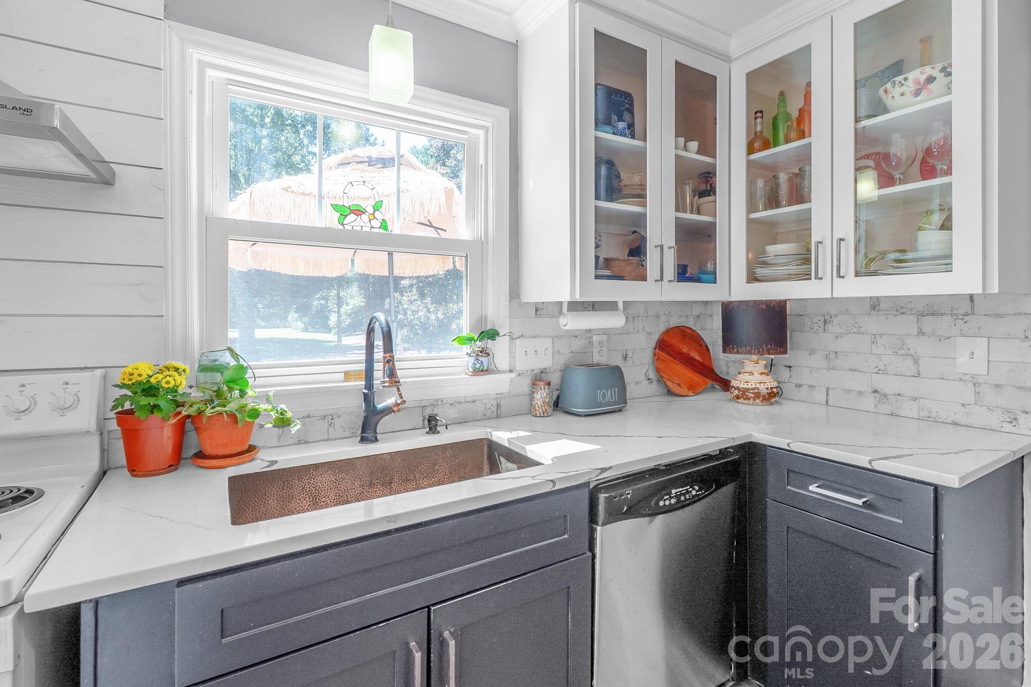 Glass cabinet doors and quartz countertops - 13136 Blacksmith Court, Matthews