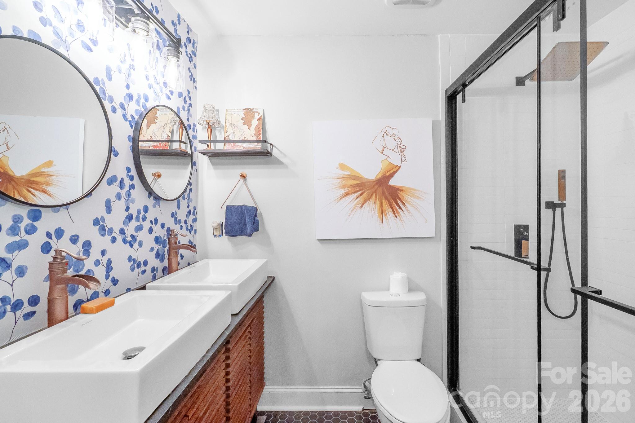 Primary ensuite - 13136 Blacksmith Court, Matthews