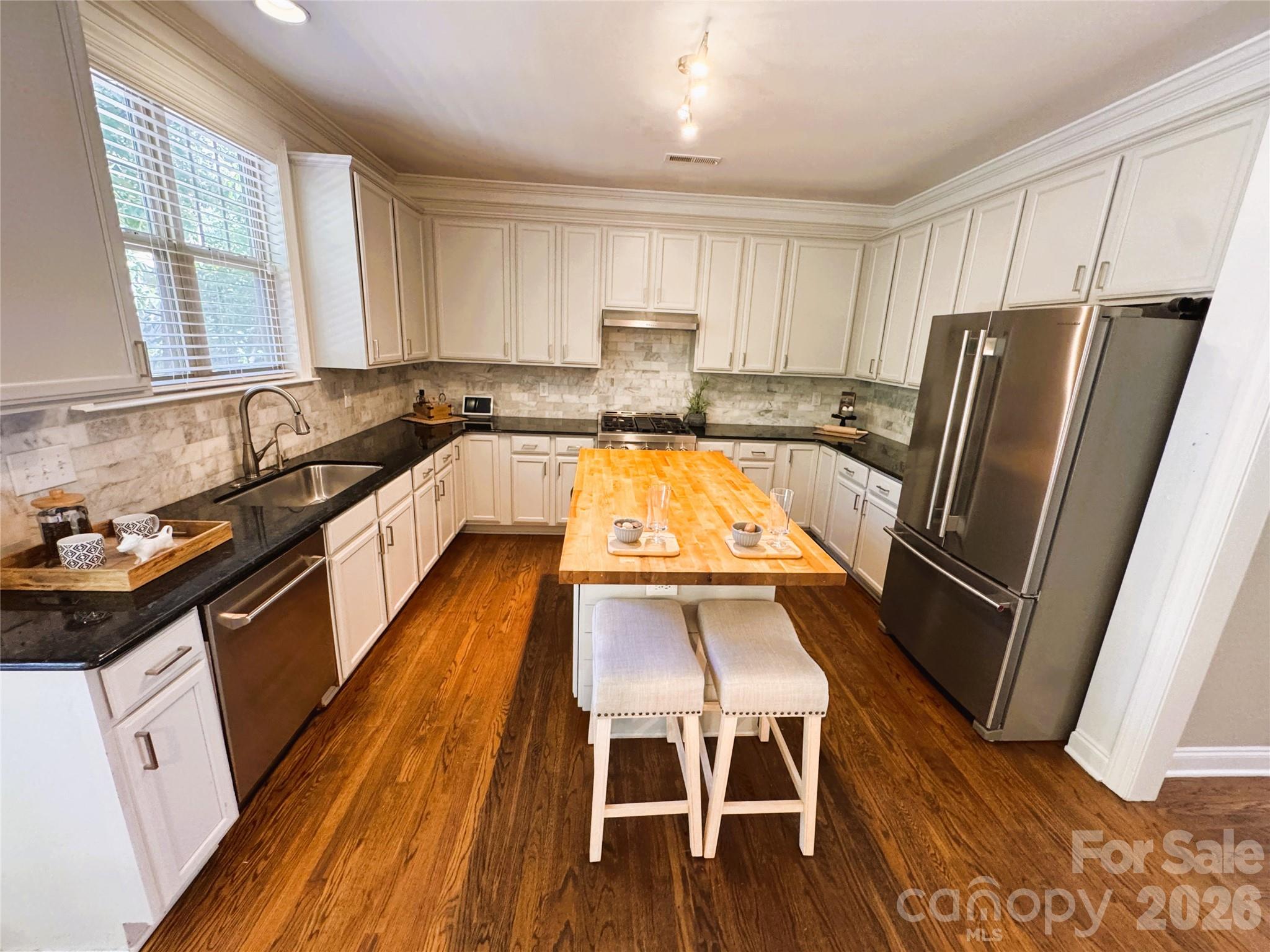 Single Family Residence at 3301 Carlisle Court, Fort Mill, photo 11 of 33