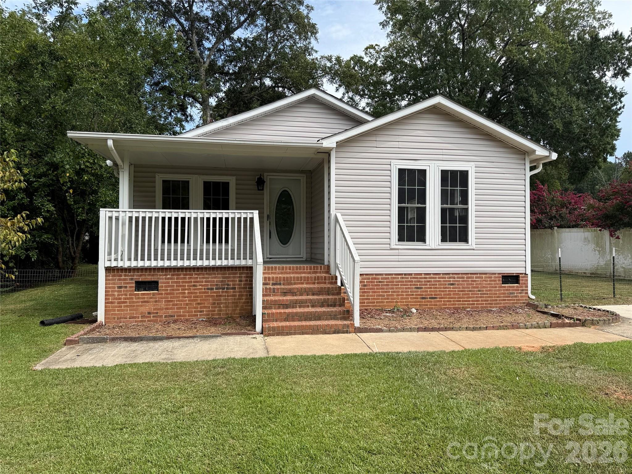 Single Family Residence at 153 Loomis Street, Chester