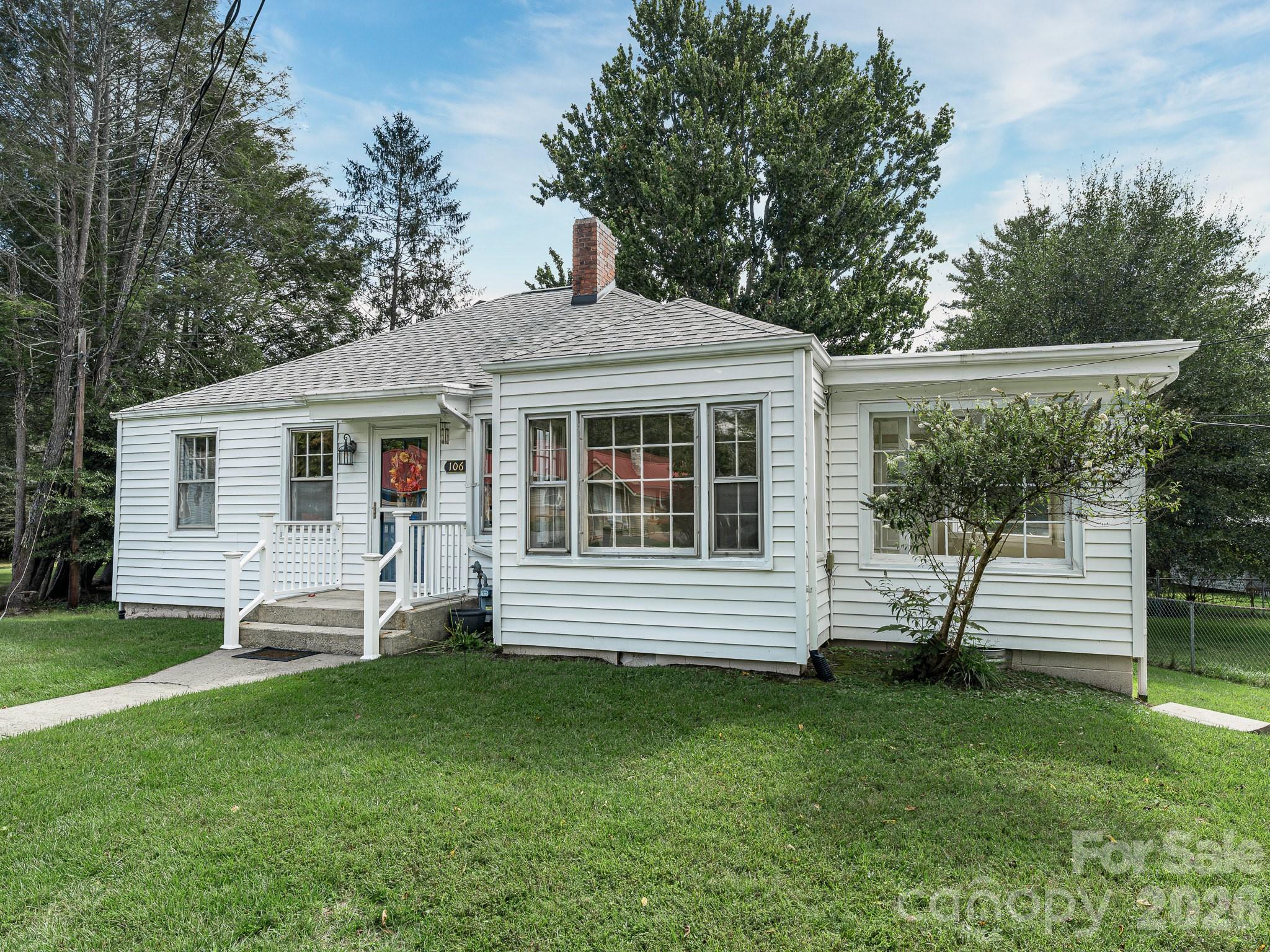 Single Family Residence at 106 Green Acres Avenue, Brevard, photo 3 of 34