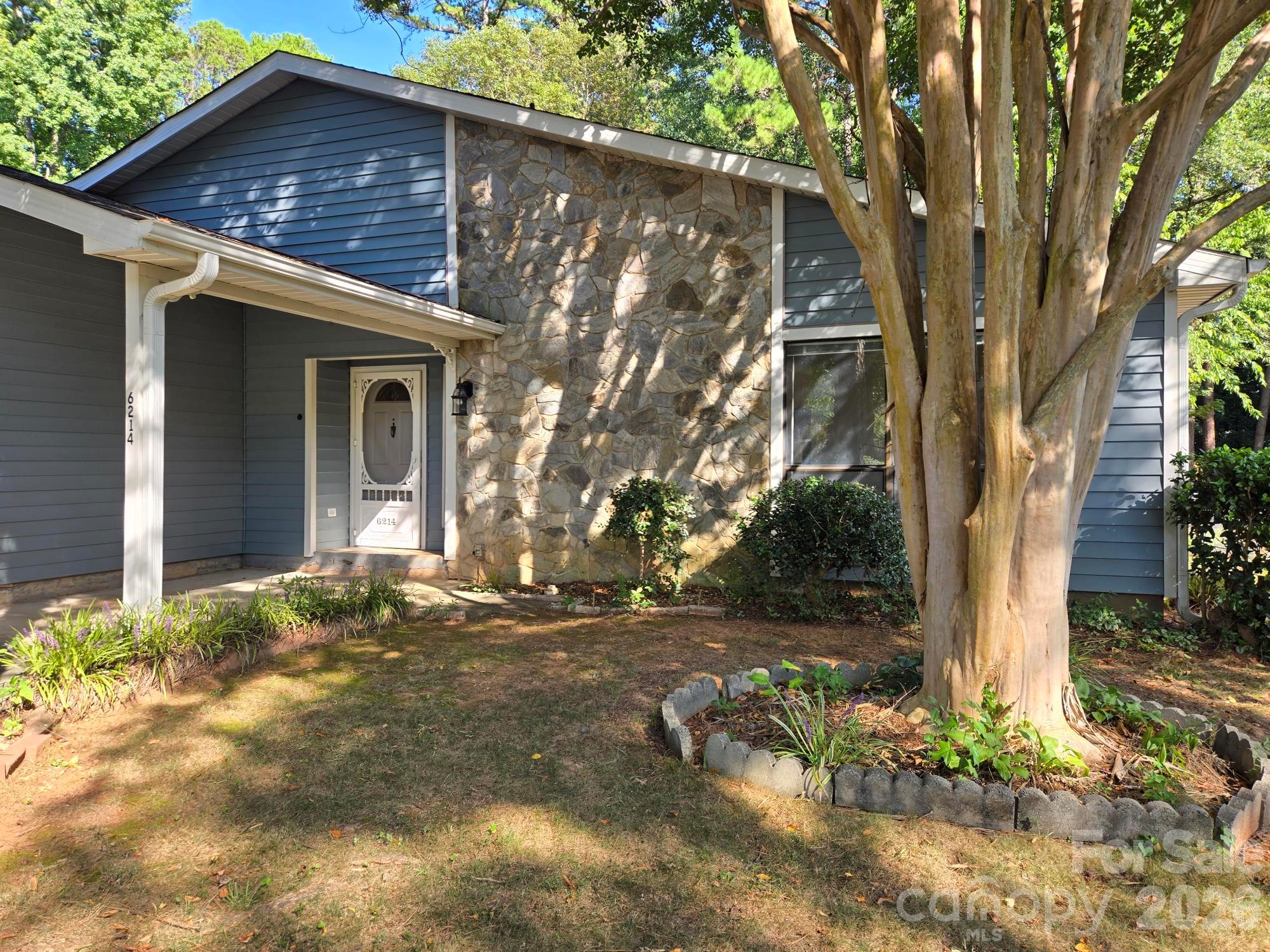 Single Family Residence at 6214 Elkington Lane, Mint Hill, photo 4 of 38