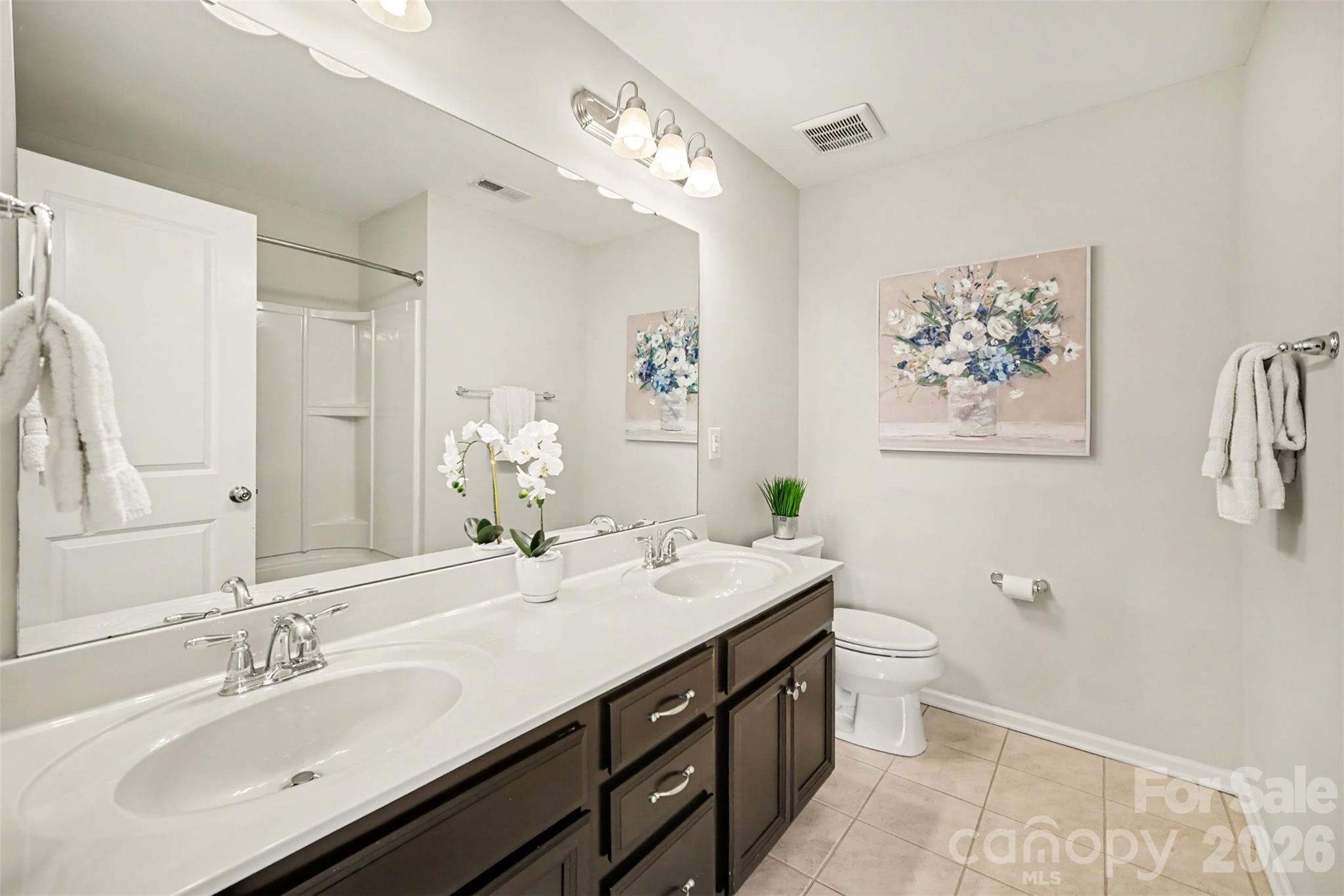 Full bathroom with double vanity conveniently located near the secondary bedrooms - 824 Ayrshire Avenue, Fort Mill