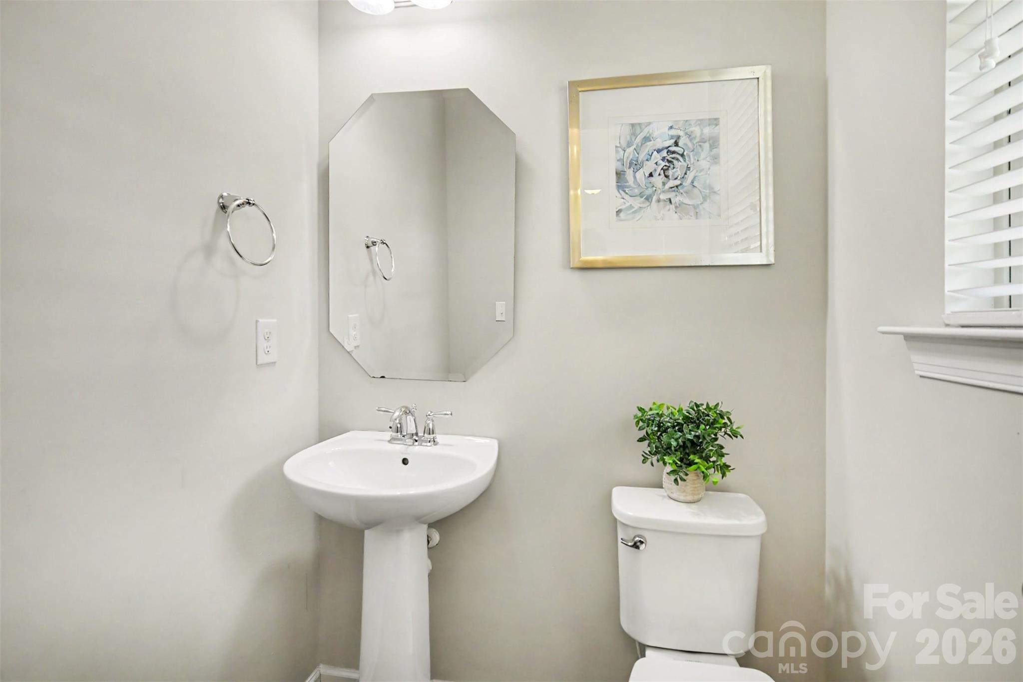 Half bathroom on main level - 824 Ayrshire Avenue, Fort Mill