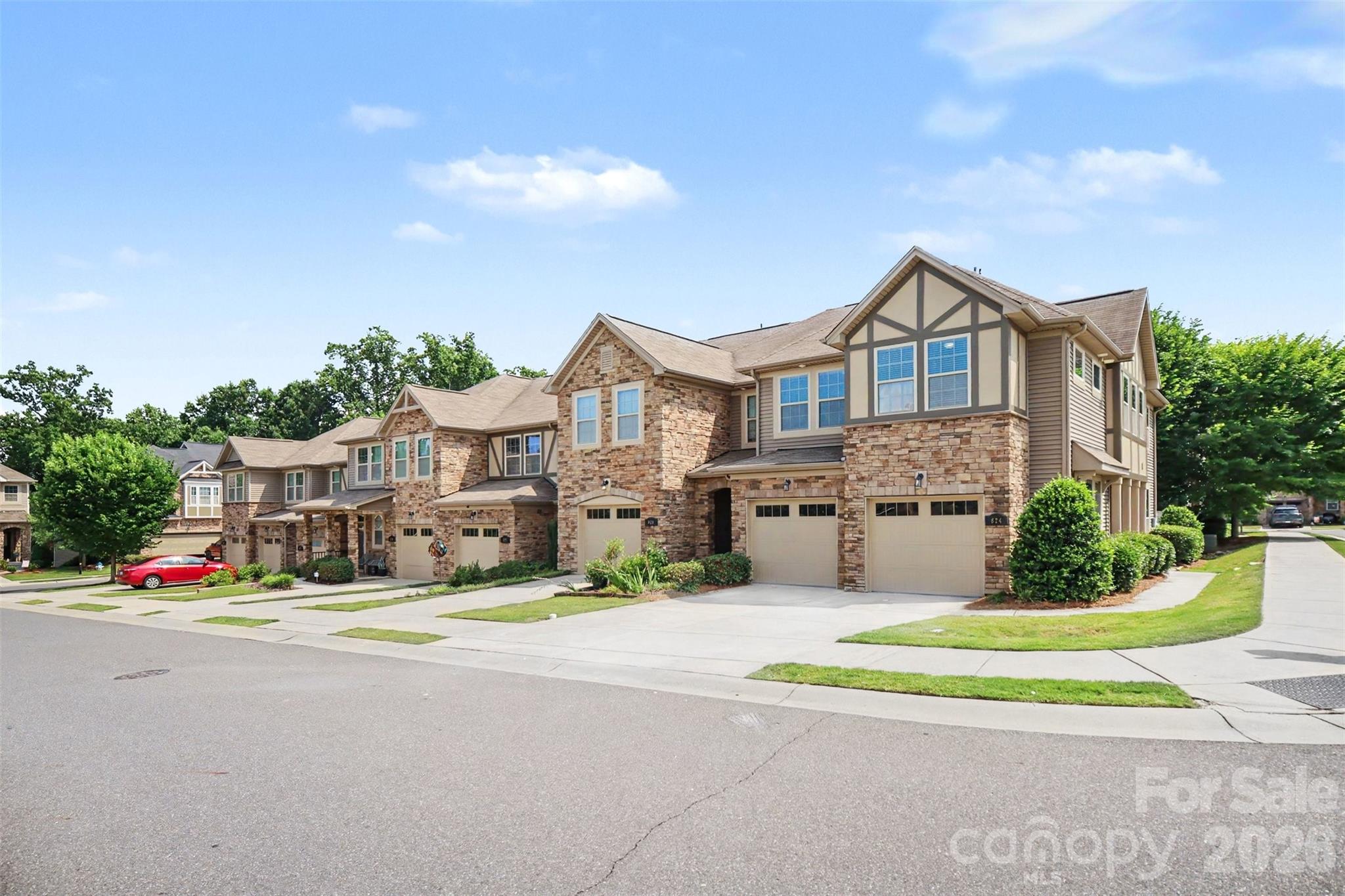 View of the corner lot and neighboring homes - 824 Ayrshire Avenue, Fort Mill