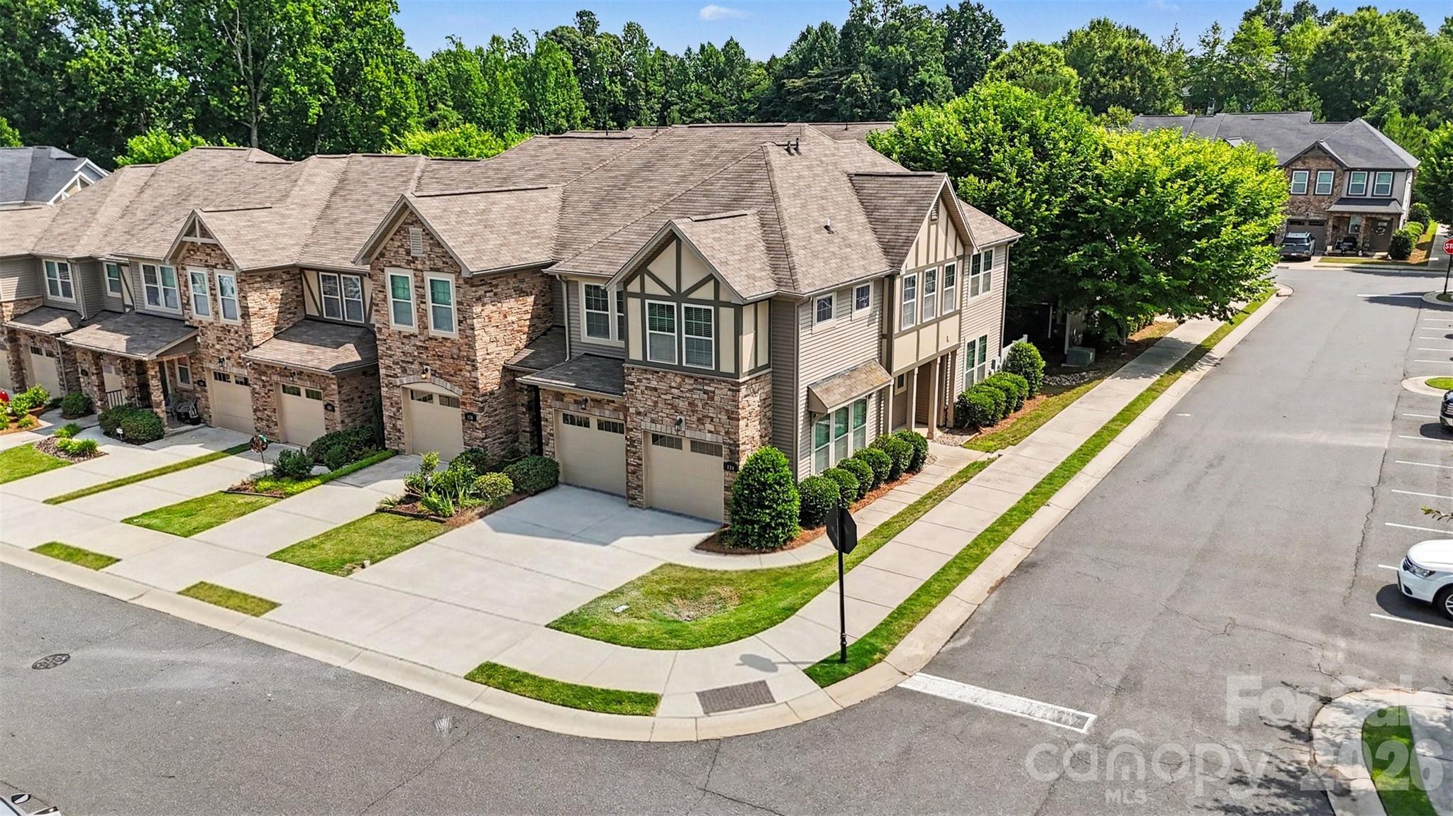 View of the corner lot and neighboring homes - 824 Ayrshire Avenue, Fort Mill
