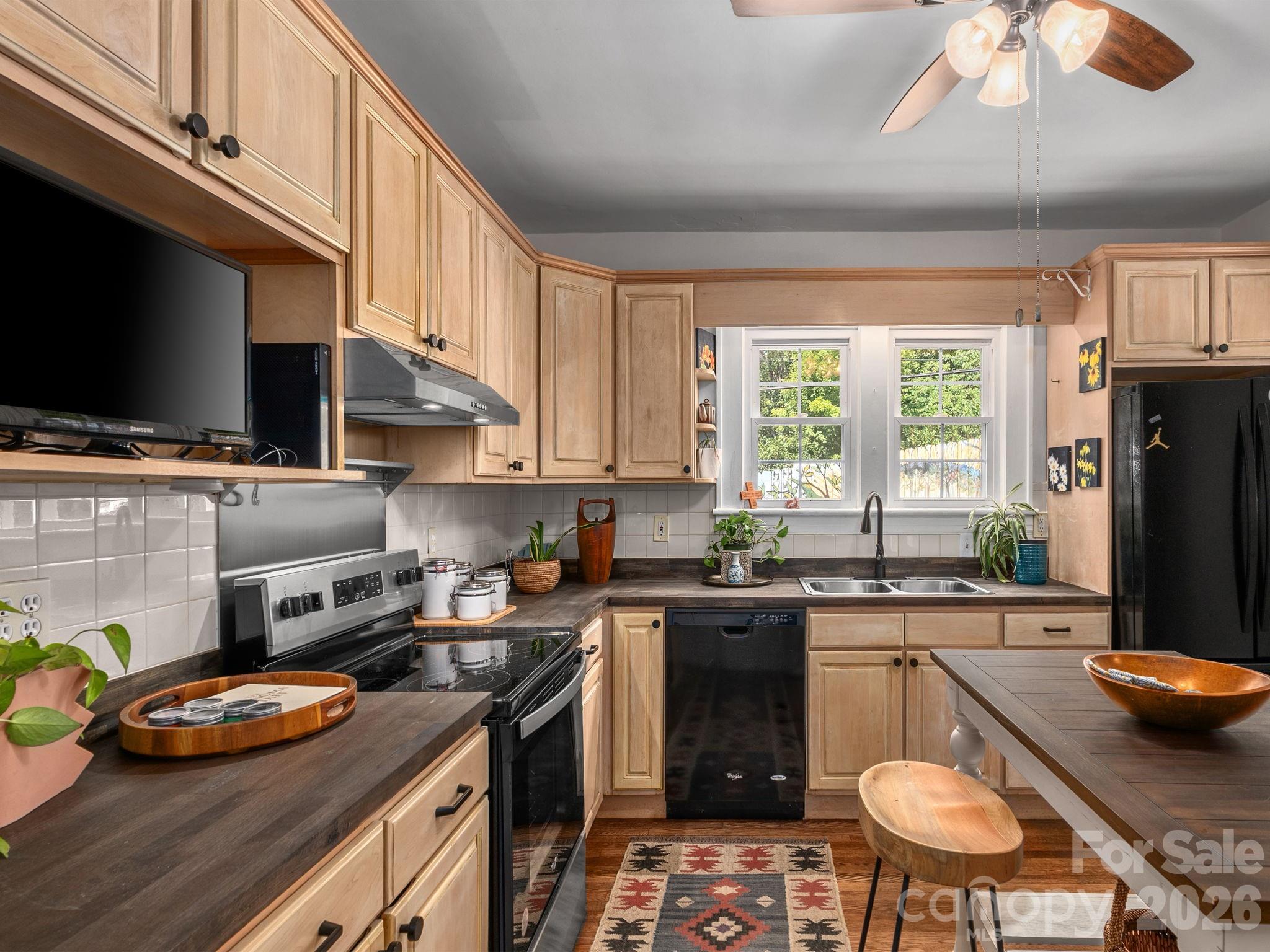 Single Family Residence at 303 Country Club Road, Asheville, photo 12 of 31