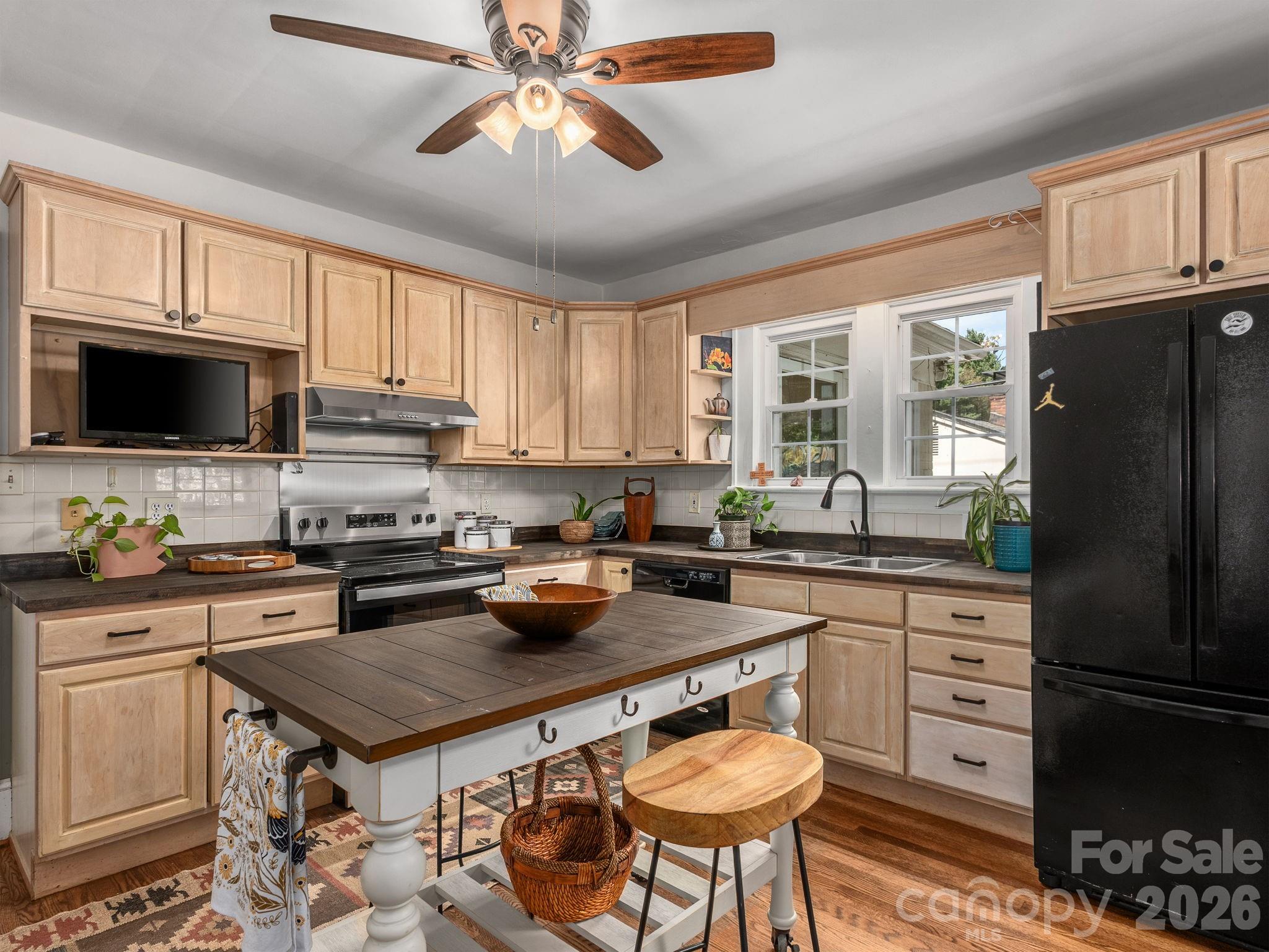 Single Family Residence at 303 Country Club Road, Asheville, photo 13 of 31