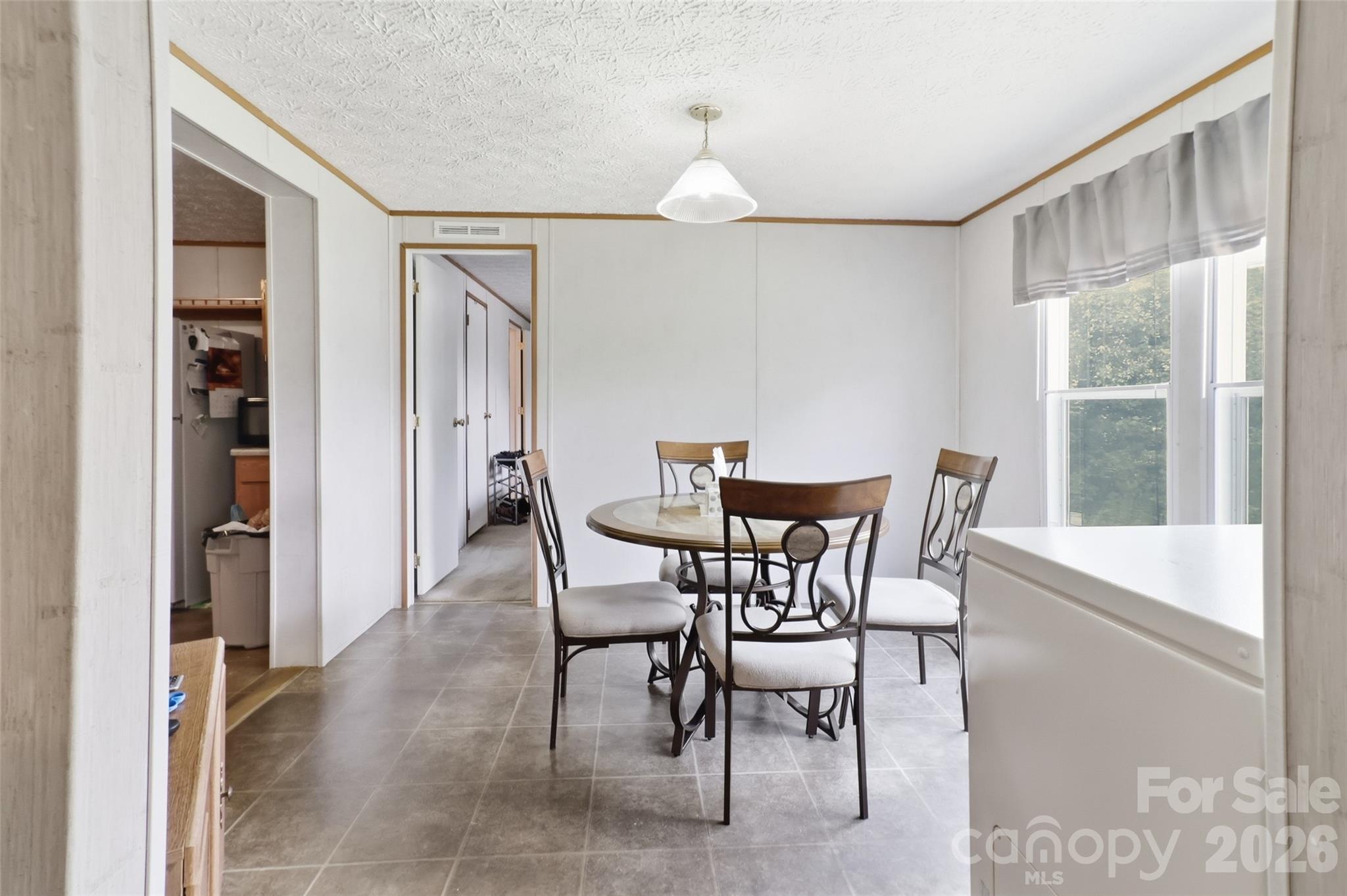 Single Family Residence at 212 Alexia Lane, Grover, photo 4 of 12