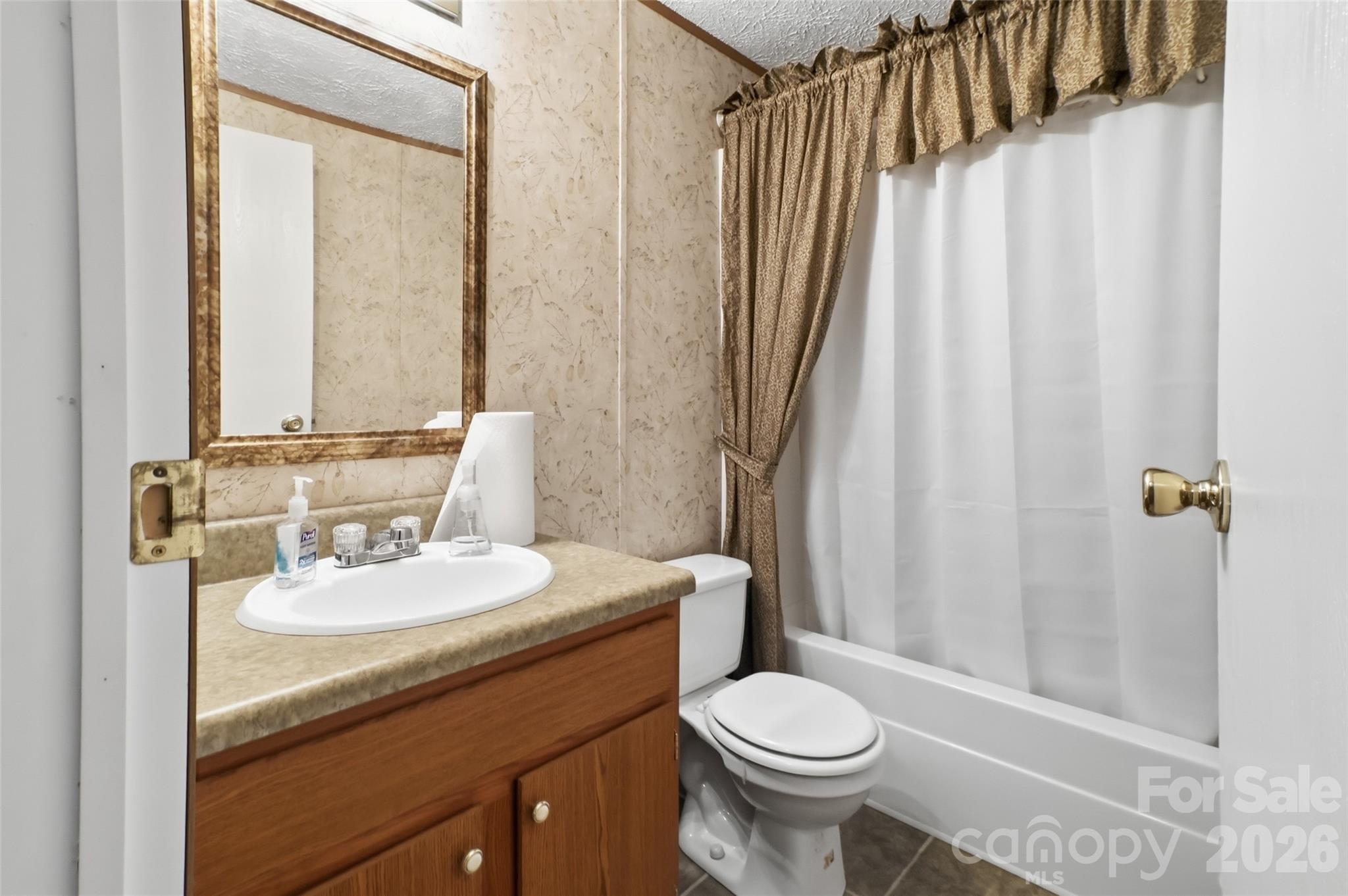 Single Family Residence at 212 Alexia Lane, Grover, photo 8 of 12
