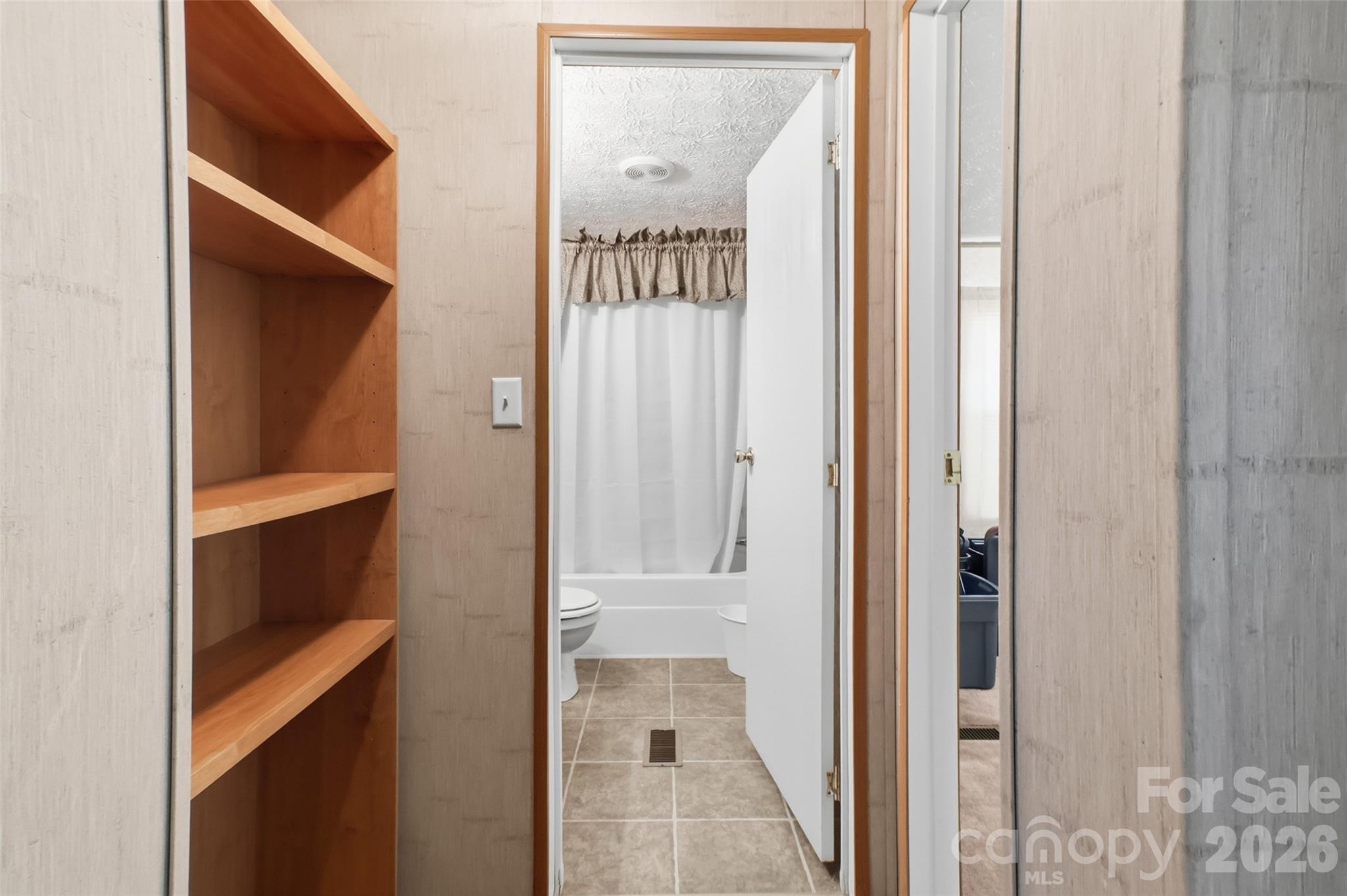 Single Family Residence at 212 Alexia Lane, Grover, photo 10 of 12