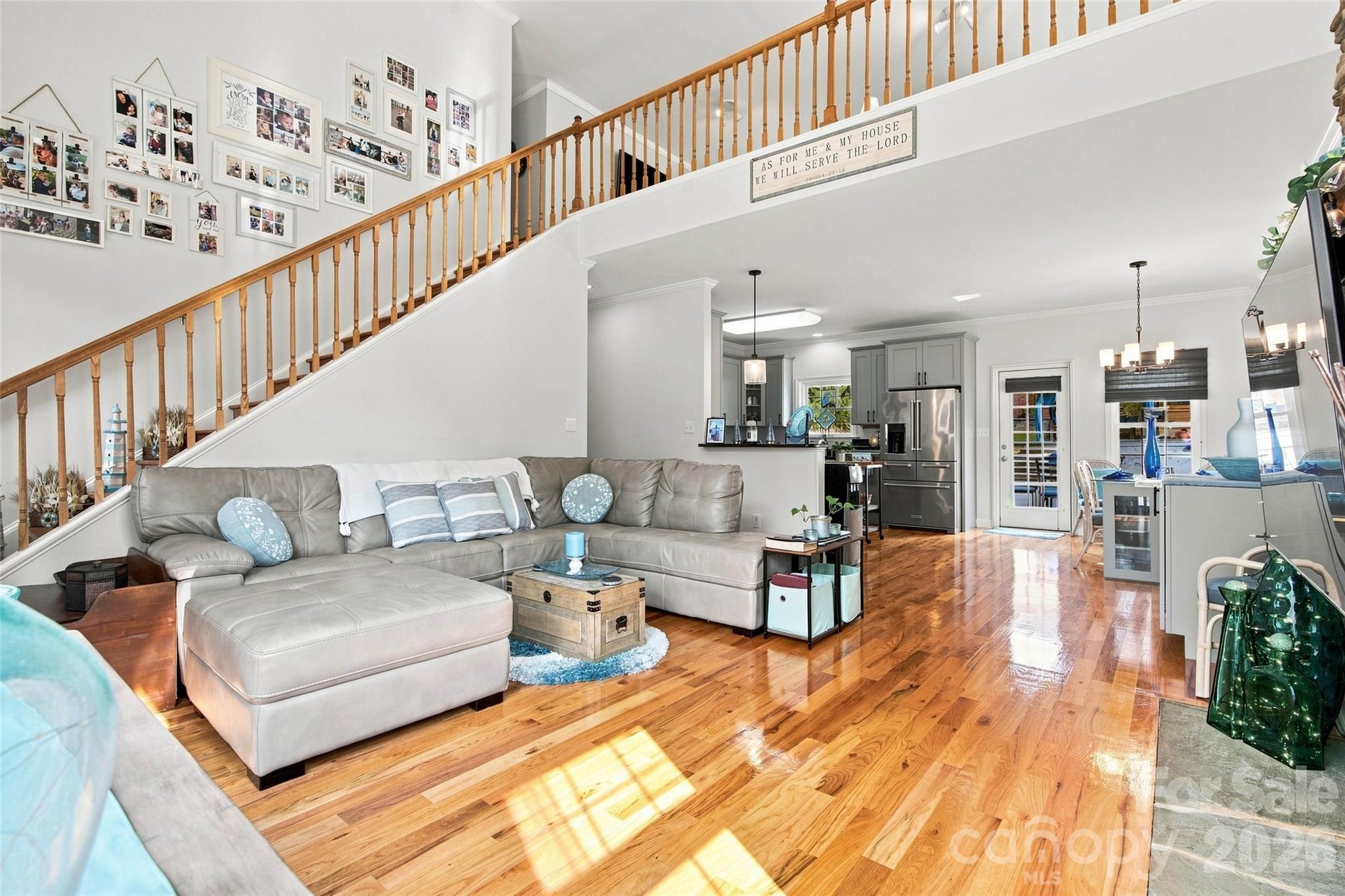 Single Family Residence at 7189 Windy Pine Circle, Denver, photo 9 of 33