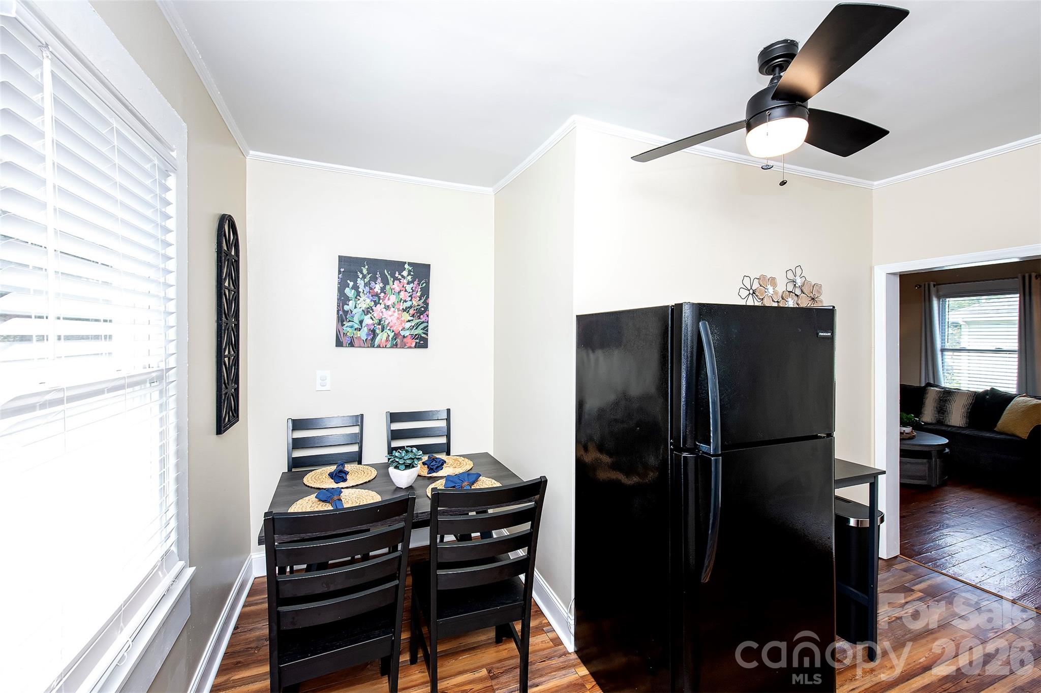 Single Family Residence at 1525 Perfection Avenue, Belmont, photo 9 of 20
