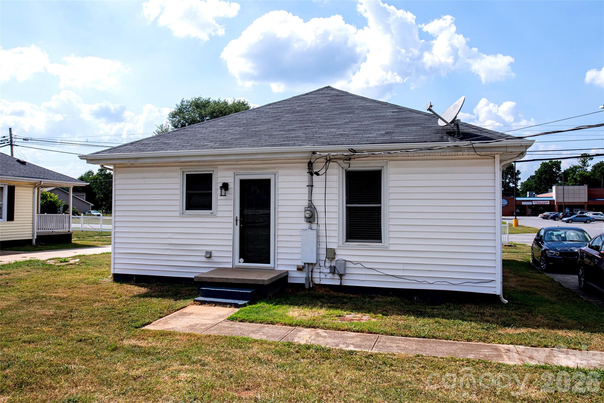 Single Family Residence at 1525 Perfection Avenue, Belmont, photo 17 of 20