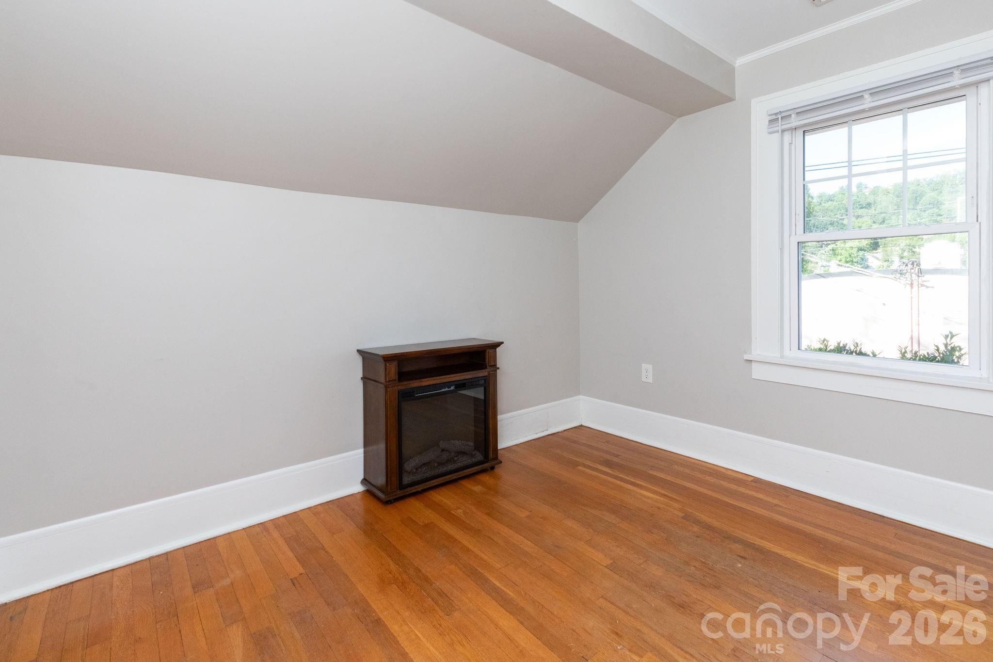 LR - up - 16 Gracelyn Road, Asheville