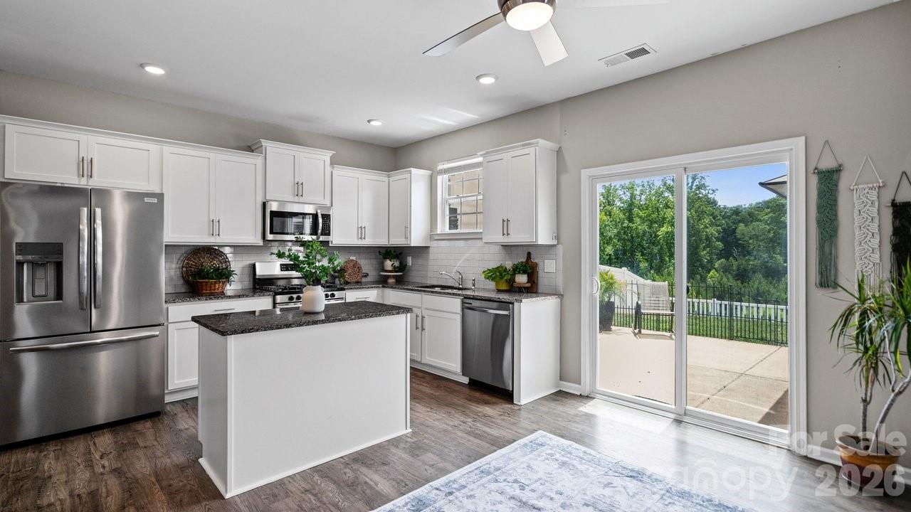 Single Family Residence at 179 Atwater Landing Drive, Mooresville, photo 10 of 34