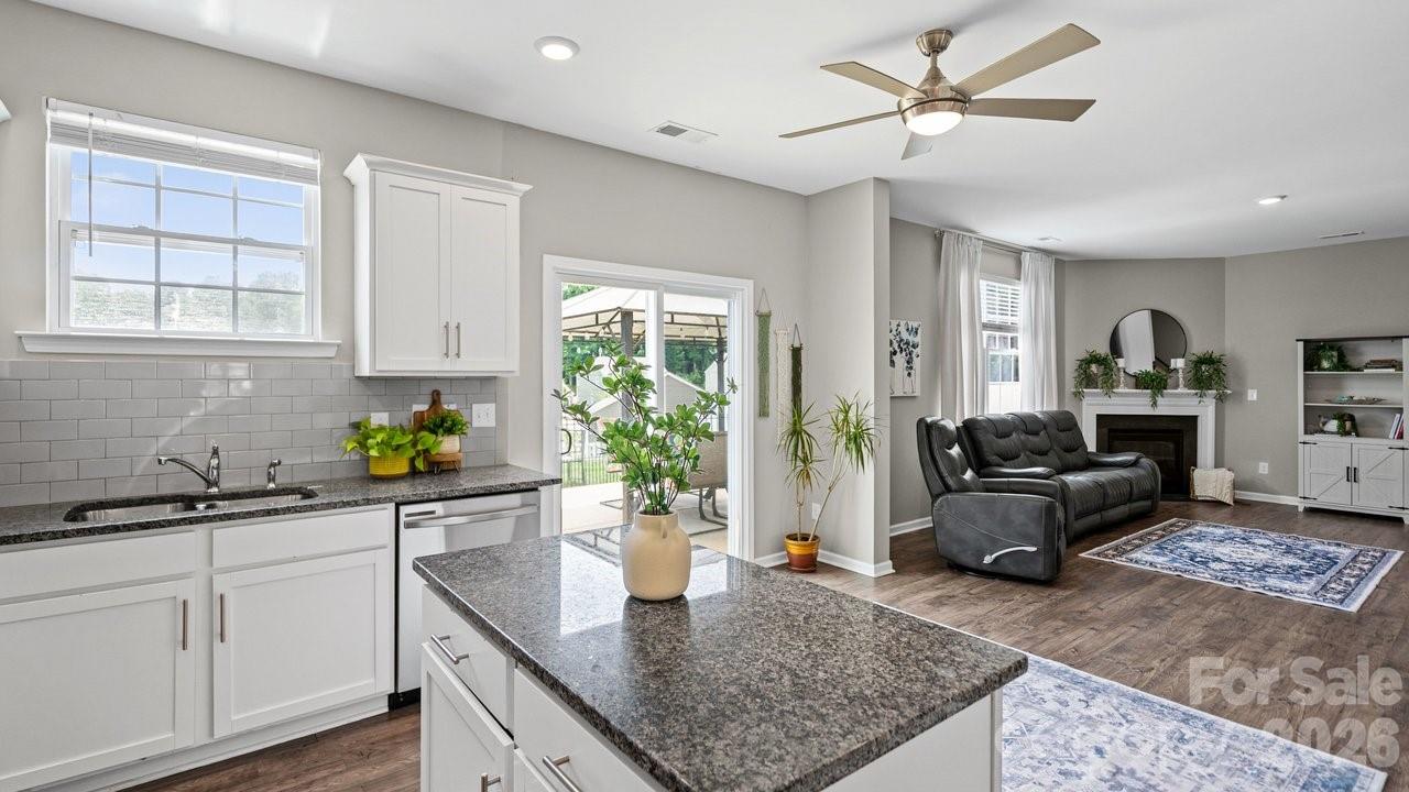 Single Family Residence at 179 Atwater Landing Drive, Mooresville, photo 11 of 34