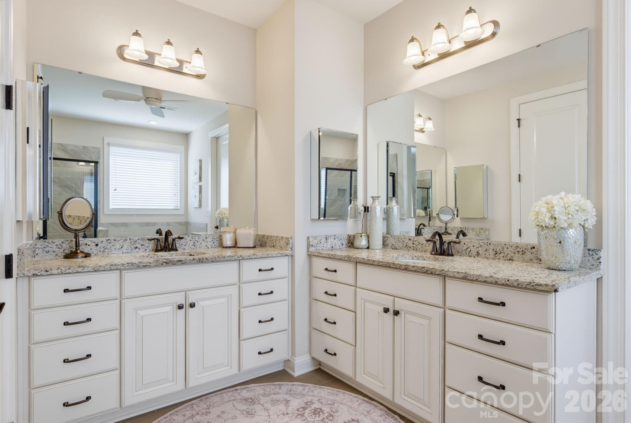 Primary bathroom on main floor - 270 S San Agustin Drive, Mooresville