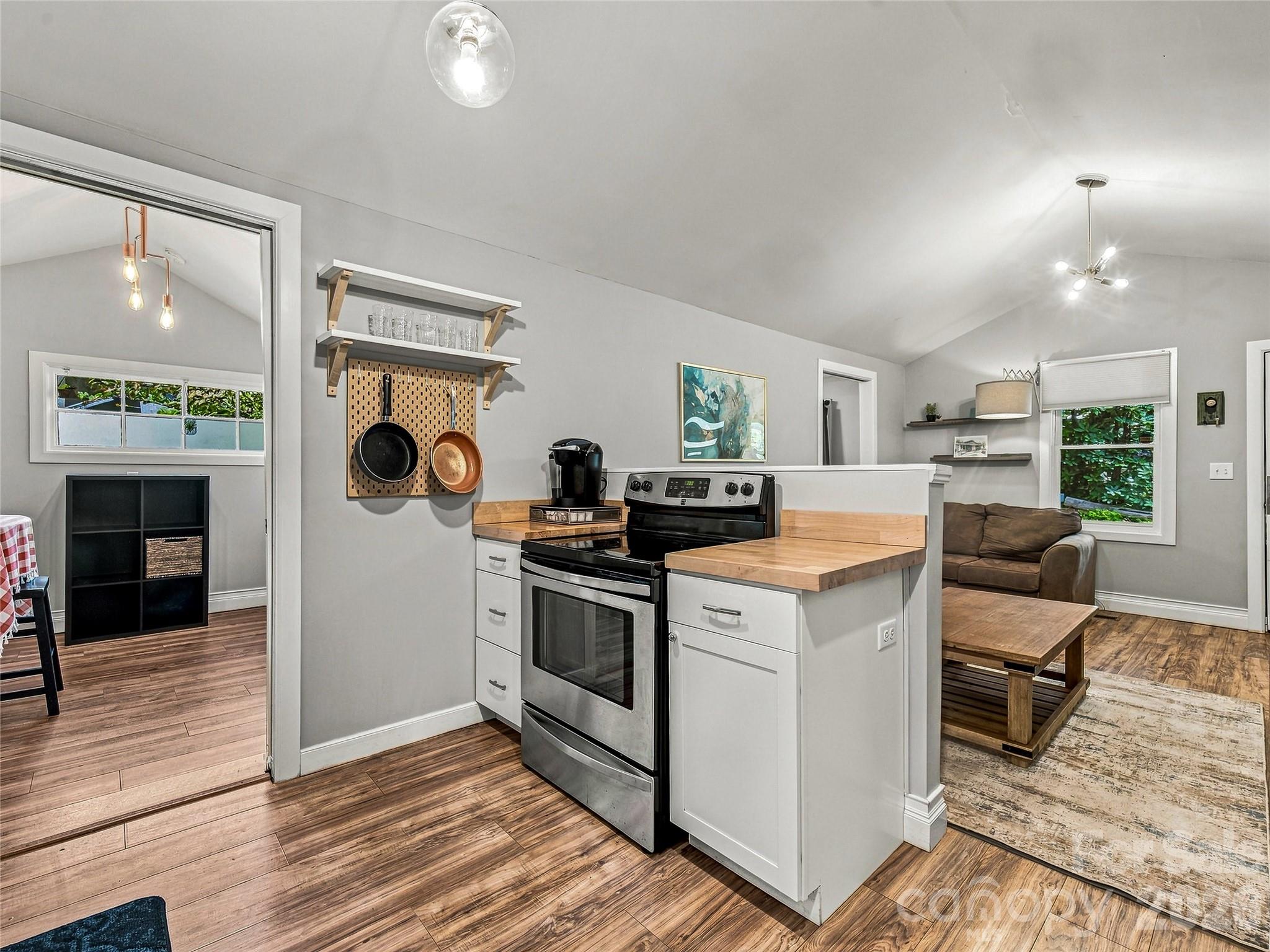 Single Family Residence at 91 Deaver Street, Asheville, photo 9 of 29
