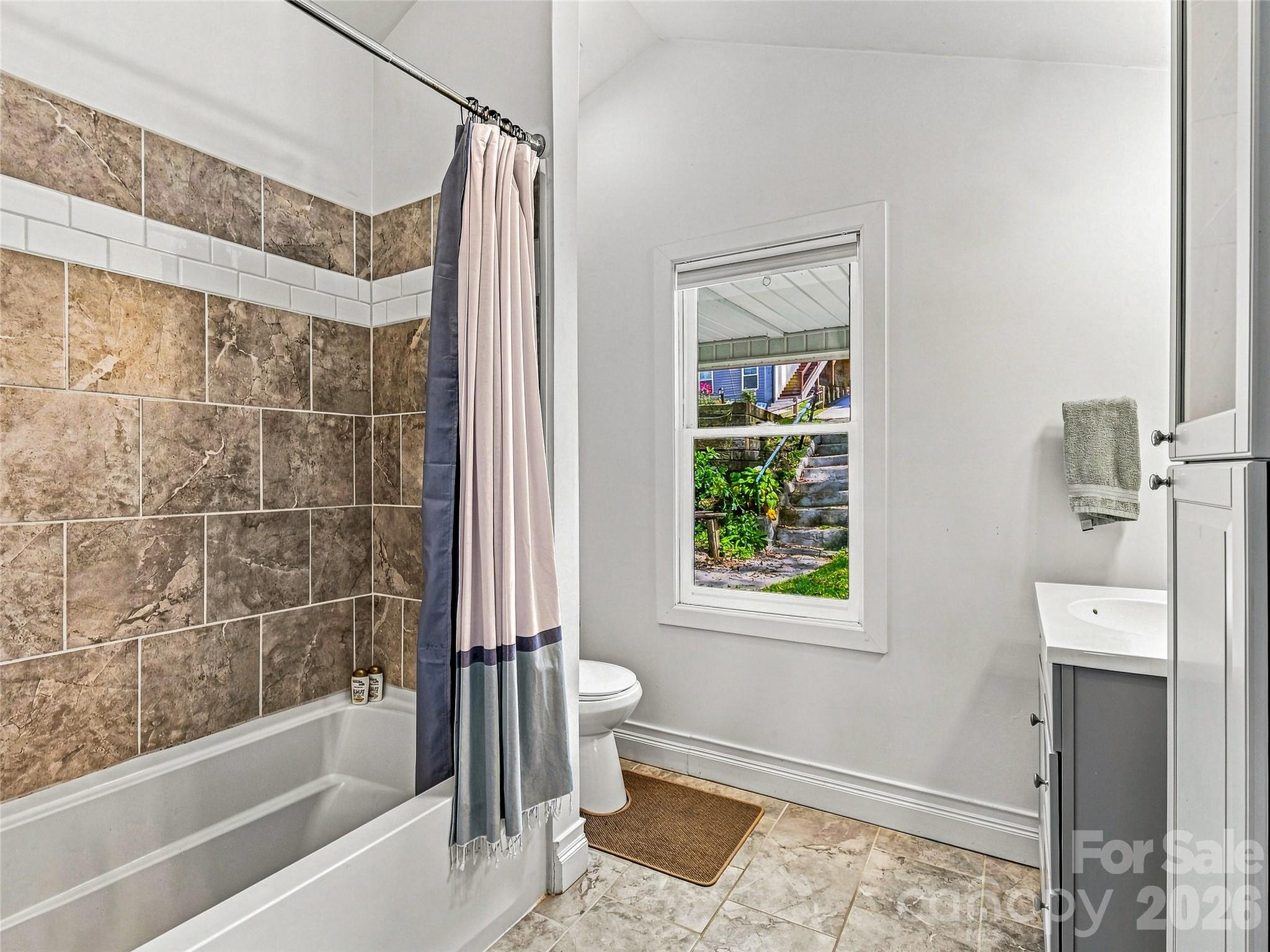 Single Family Residence at 91 Deaver Street, Asheville, photo 12 of 29