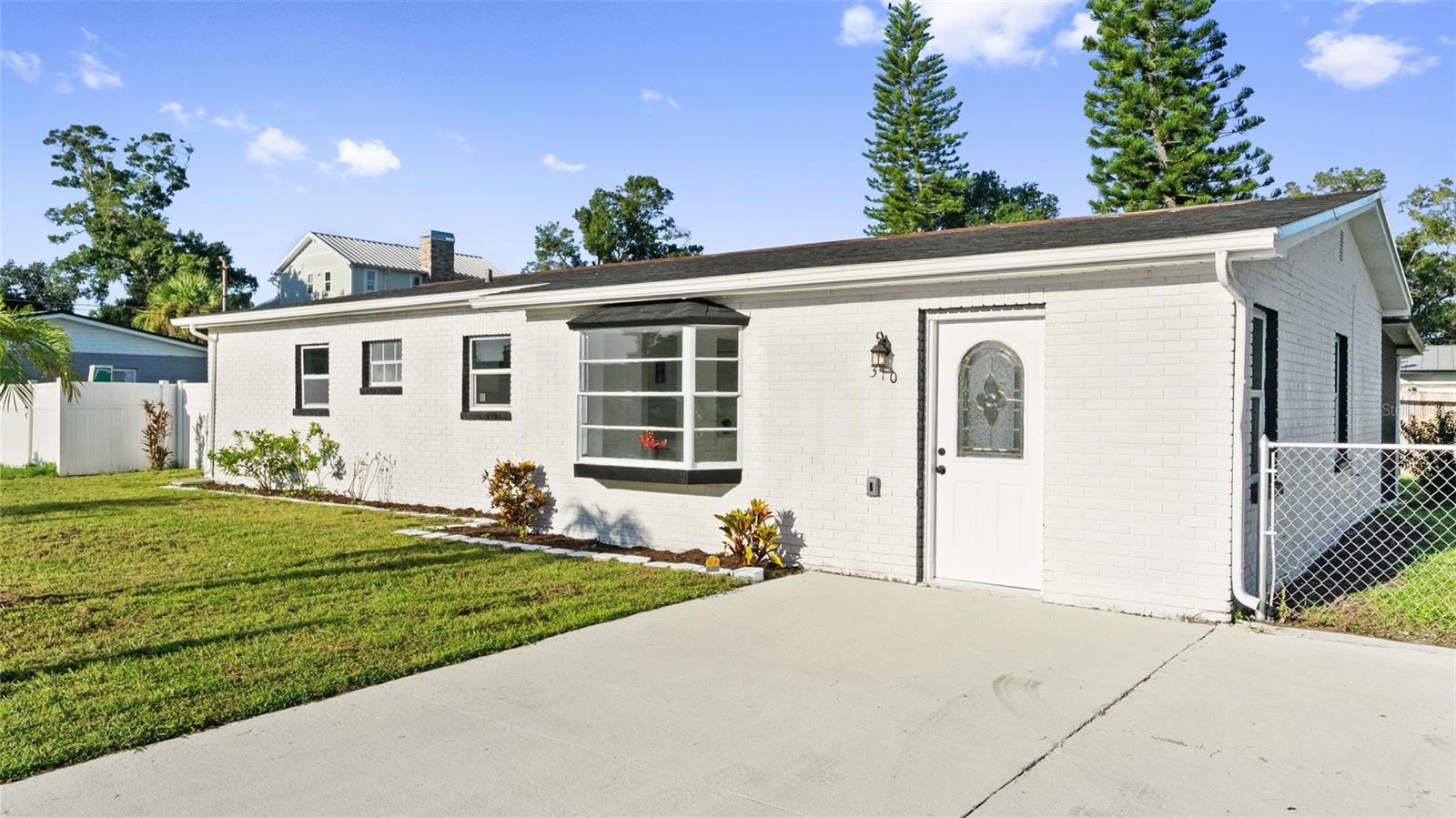 310 COUNTRY CLUB DR