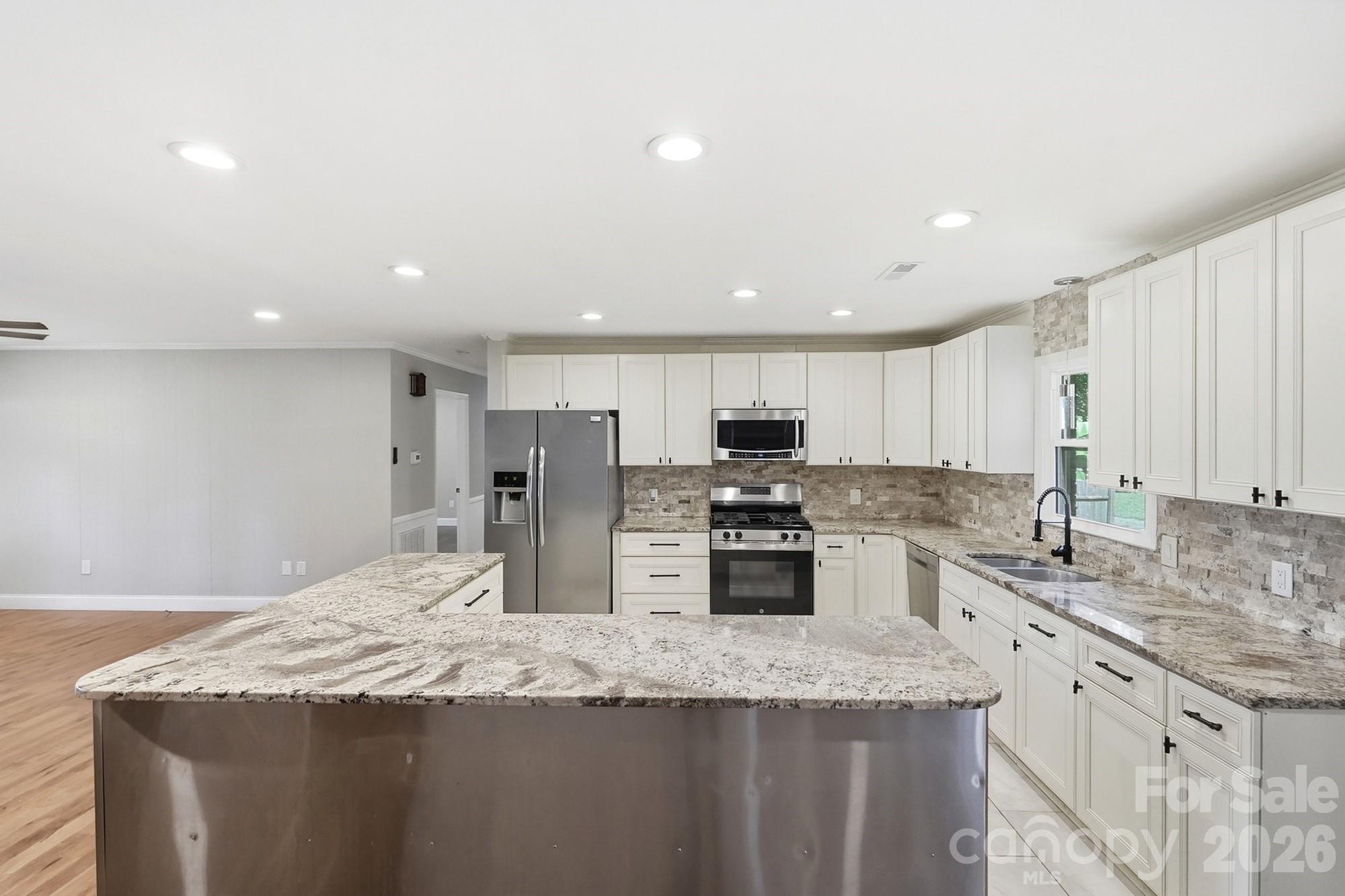 Single Family Residence at 710 Frontier Circle, China Grove, photo 8 of 33
