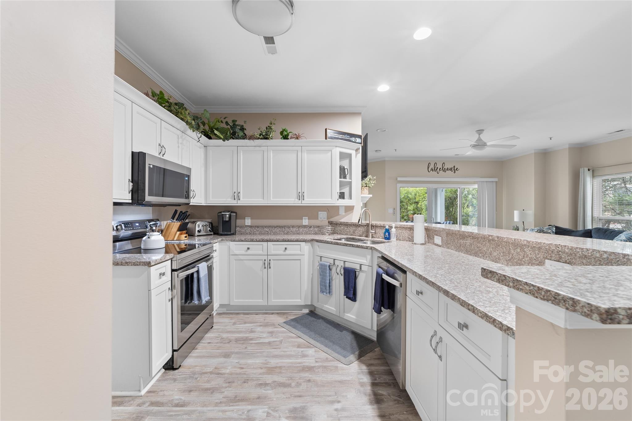 Condominium at 18619 Harborside Drive, Cornelius, photo 8 of 42
