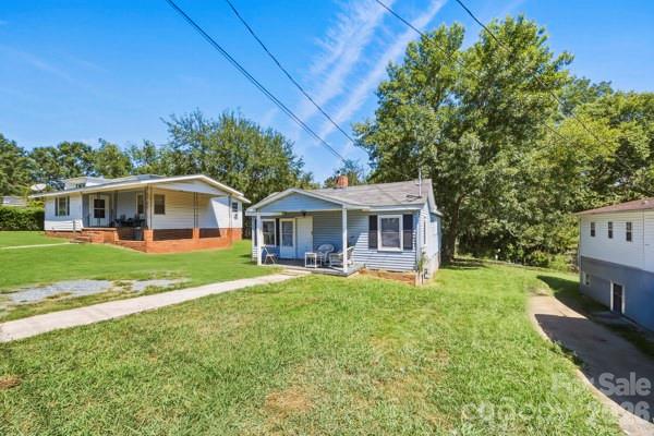 Single Family Residence at 404 Clinton Avenue, Lancaster, photo 3 of 25