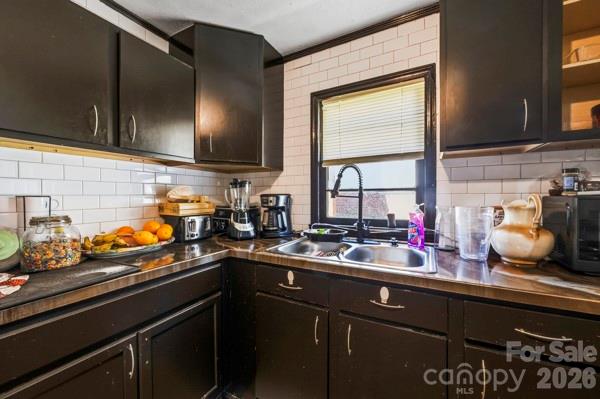 Single Family Residence at 404 Clinton Avenue, Lancaster, photo 6 of 25