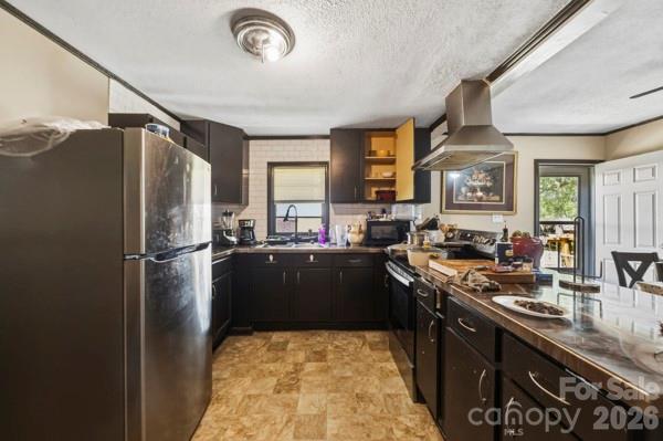 Single Family Residence at 404 Clinton Avenue, Lancaster, photo 7 of 25