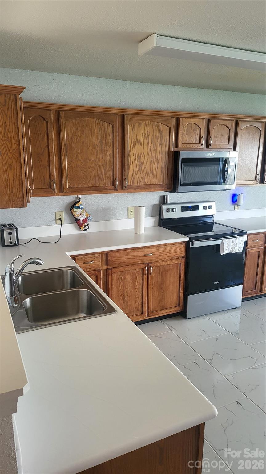 Single Family Residence at 109 Bennett Trail Drive, Mount Holly, photo 23 of 45