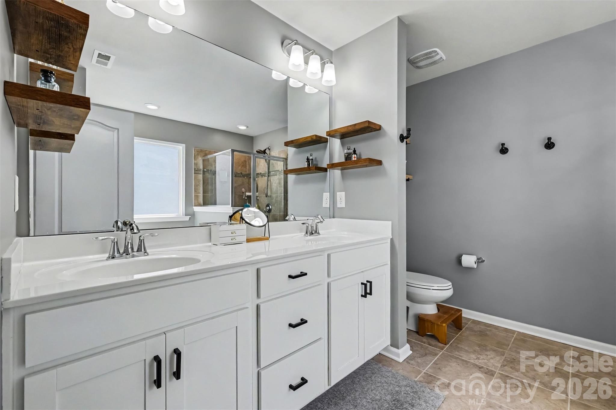 Single Family Residence at 437 Zoe Bee Drive, Clover, photo 18 of 30