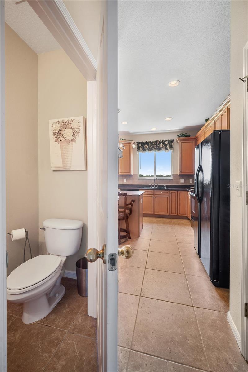 The half bath - 6937 LAKE EAGLEBROOKE DR, LAKELAND