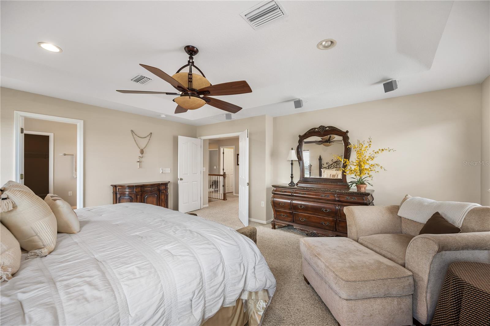 Primary suite features a en-suite primary bath - 6937 LAKE EAGLEBROOKE DR, LAKELAND