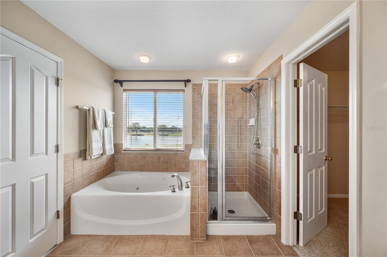 Primary bath - 6937 LAKE EAGLEBROOKE DR, LAKELAND