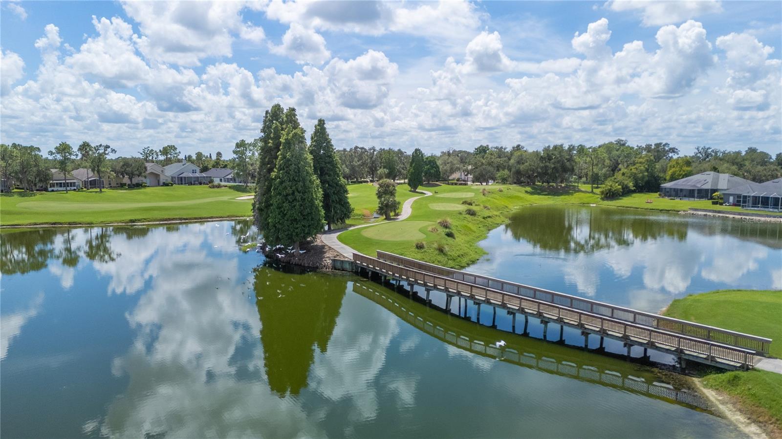 Eaglebrooke is very resident friendly, has plenty of walking trails to enjoy the scenic outdoors - 6937 LAKE EAGLEBROOKE DR, LAKELAND