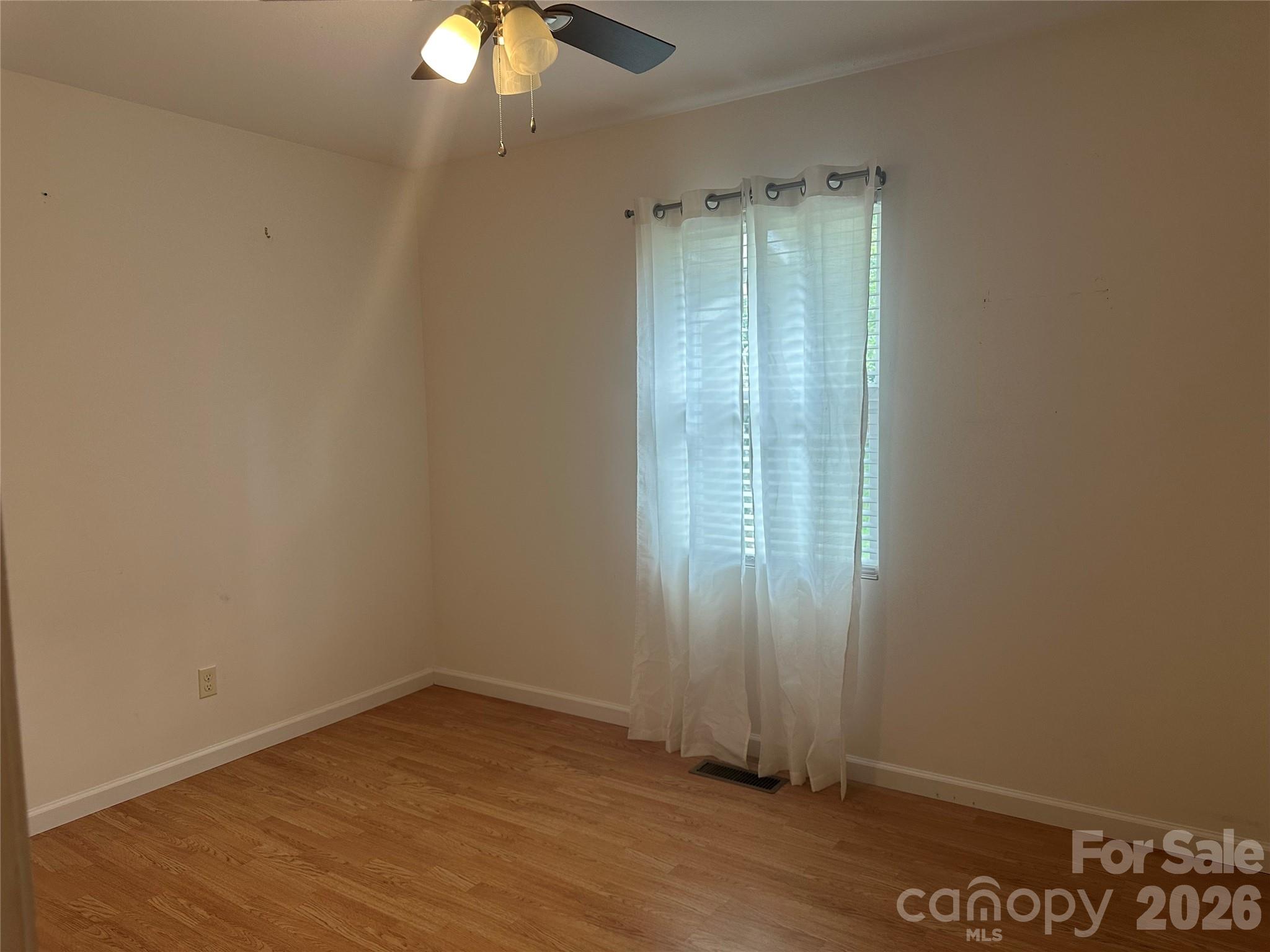 3rd bedroom 12L x 10W - 6 Kendrick Court, Flat Rock