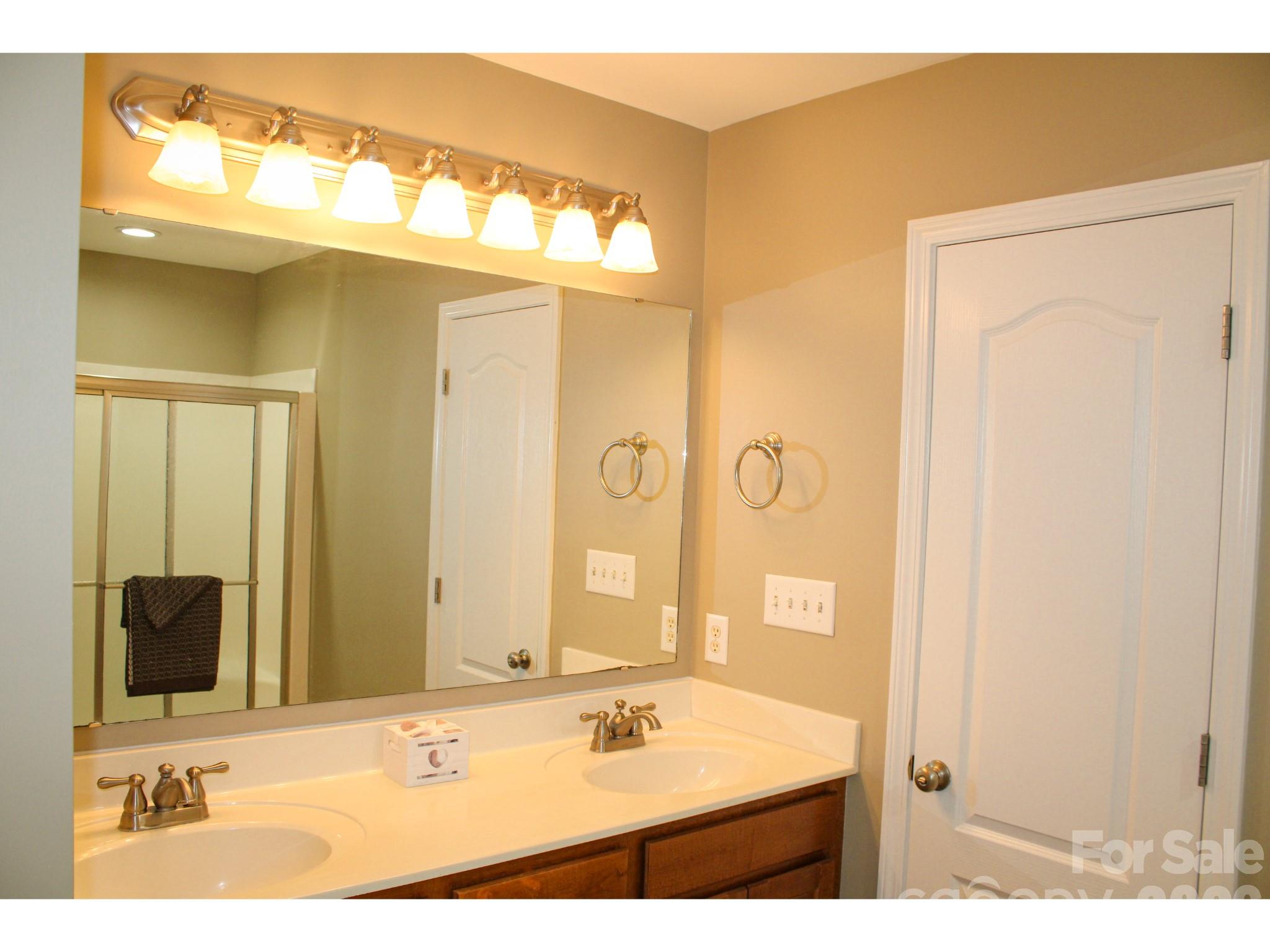 Single Family Residence at 1058 N Lilac Lane, Salisbury, photo 20 of 48
