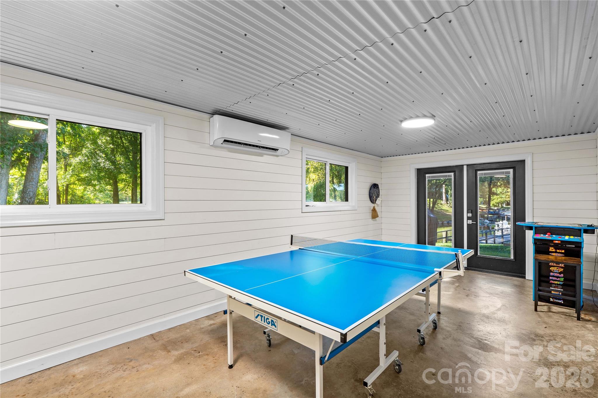 Recreation room with lake view, separate mini split and vintage Ms Pac Man - 150 Shady Cove Drive, Troutman