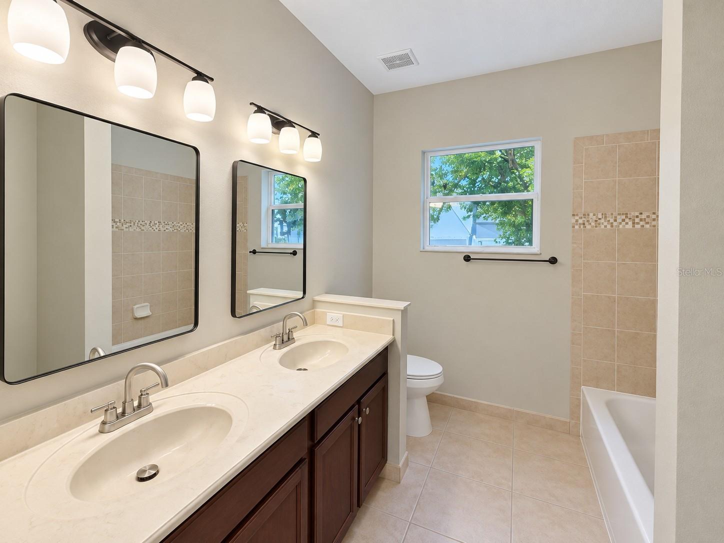 Single Family Residence at 3915 SHOREVIEW DR, KISSIMMEE, photo 11 of 28