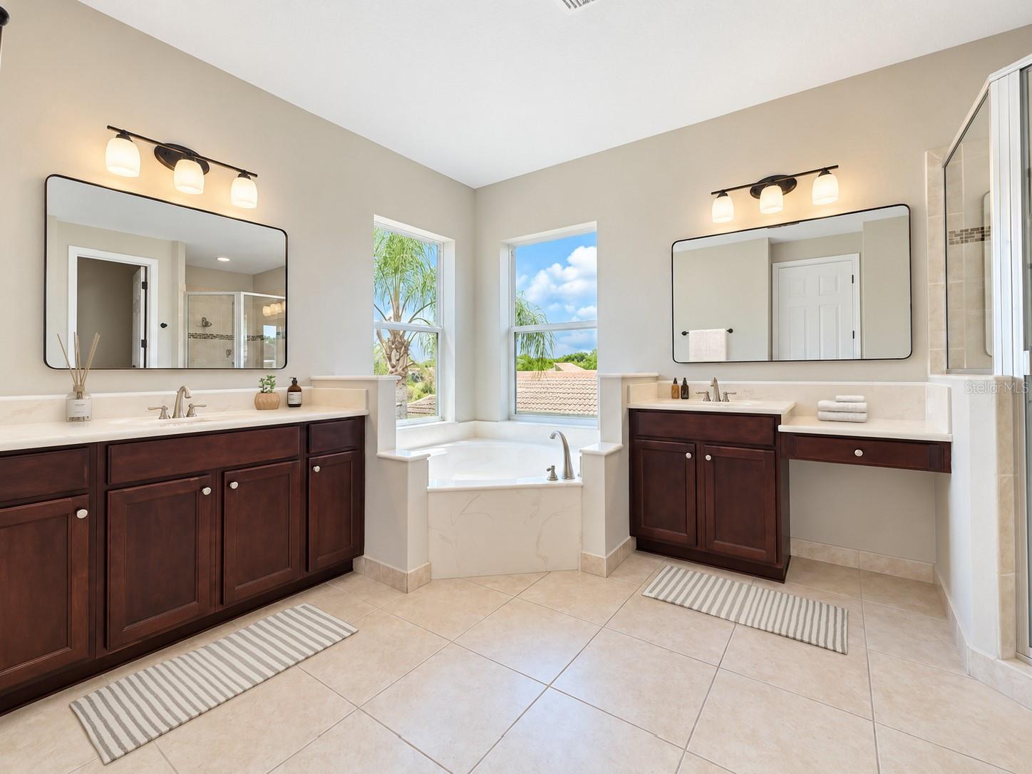 Single Family Residence at 3915 SHOREVIEW DR, KISSIMMEE, photo 18 of 28