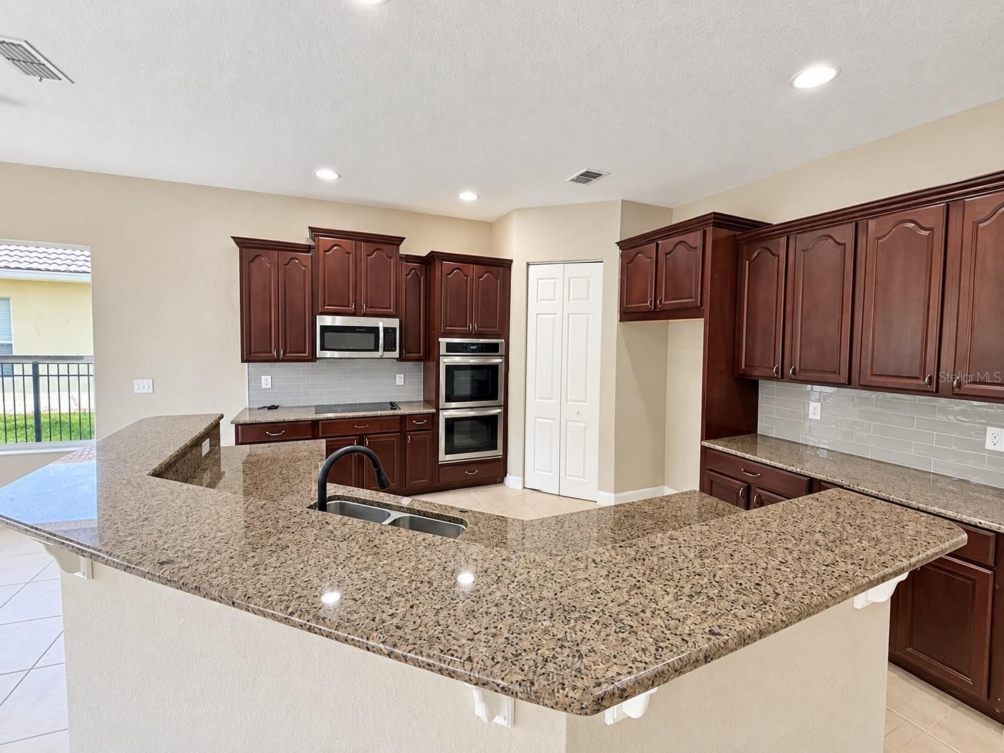 Single Family Residence at 3915 SHOREVIEW DR, KISSIMMEE, photo 5 of 28