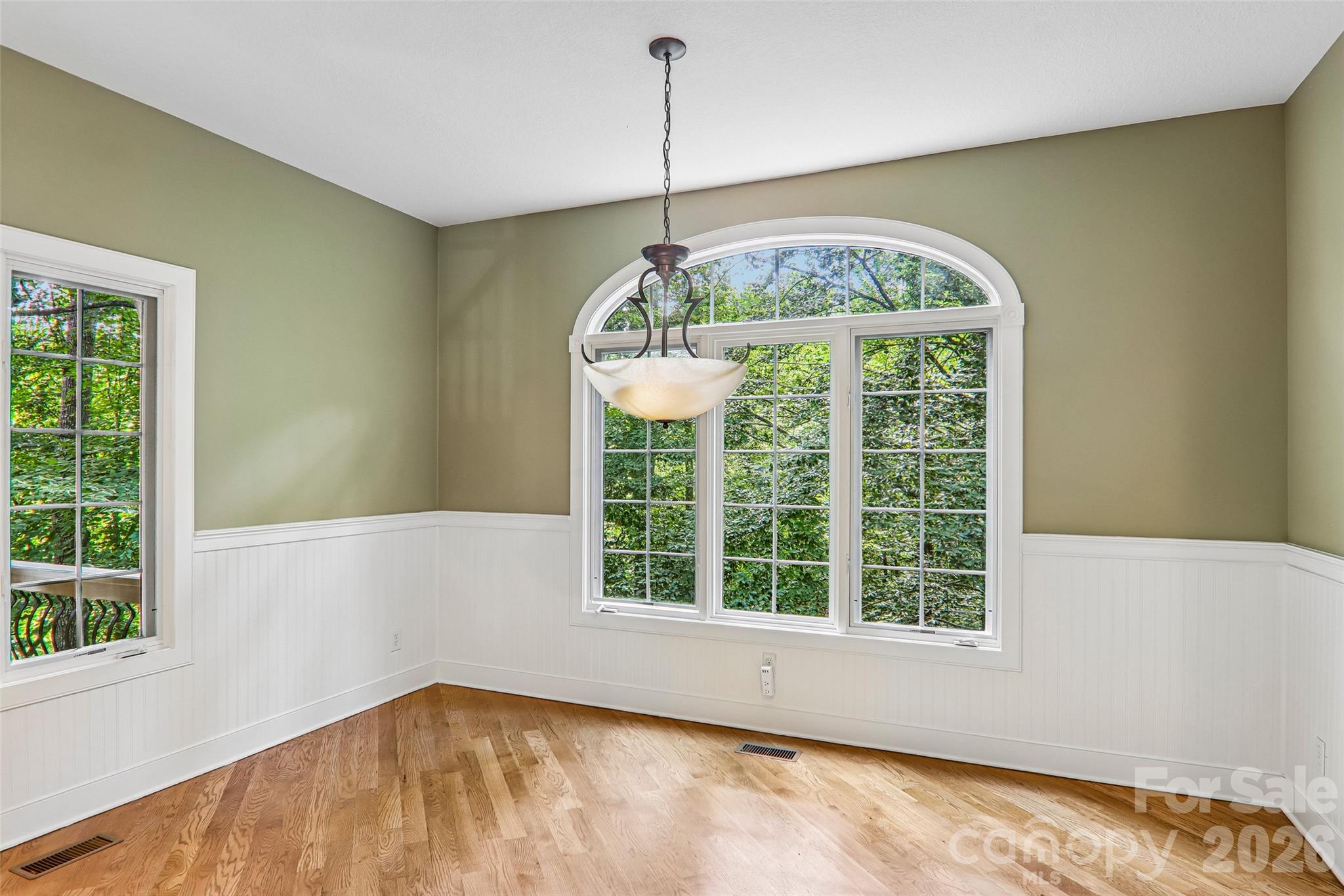 Dinig area/breakfast nook - 361 Mills River Way, Horse Shoe