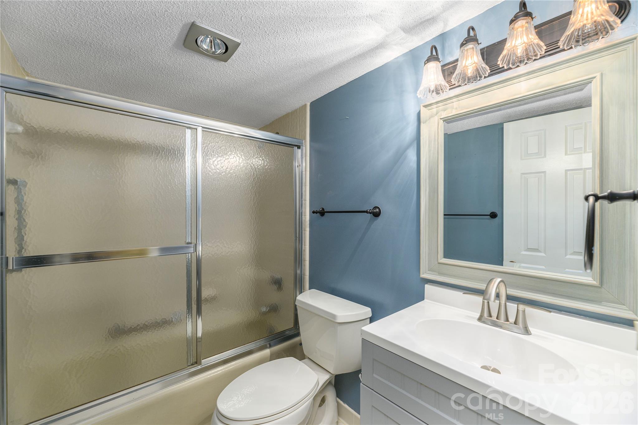 Guest bathroom-tub/shower. - 87 Willow Road, Waynesville