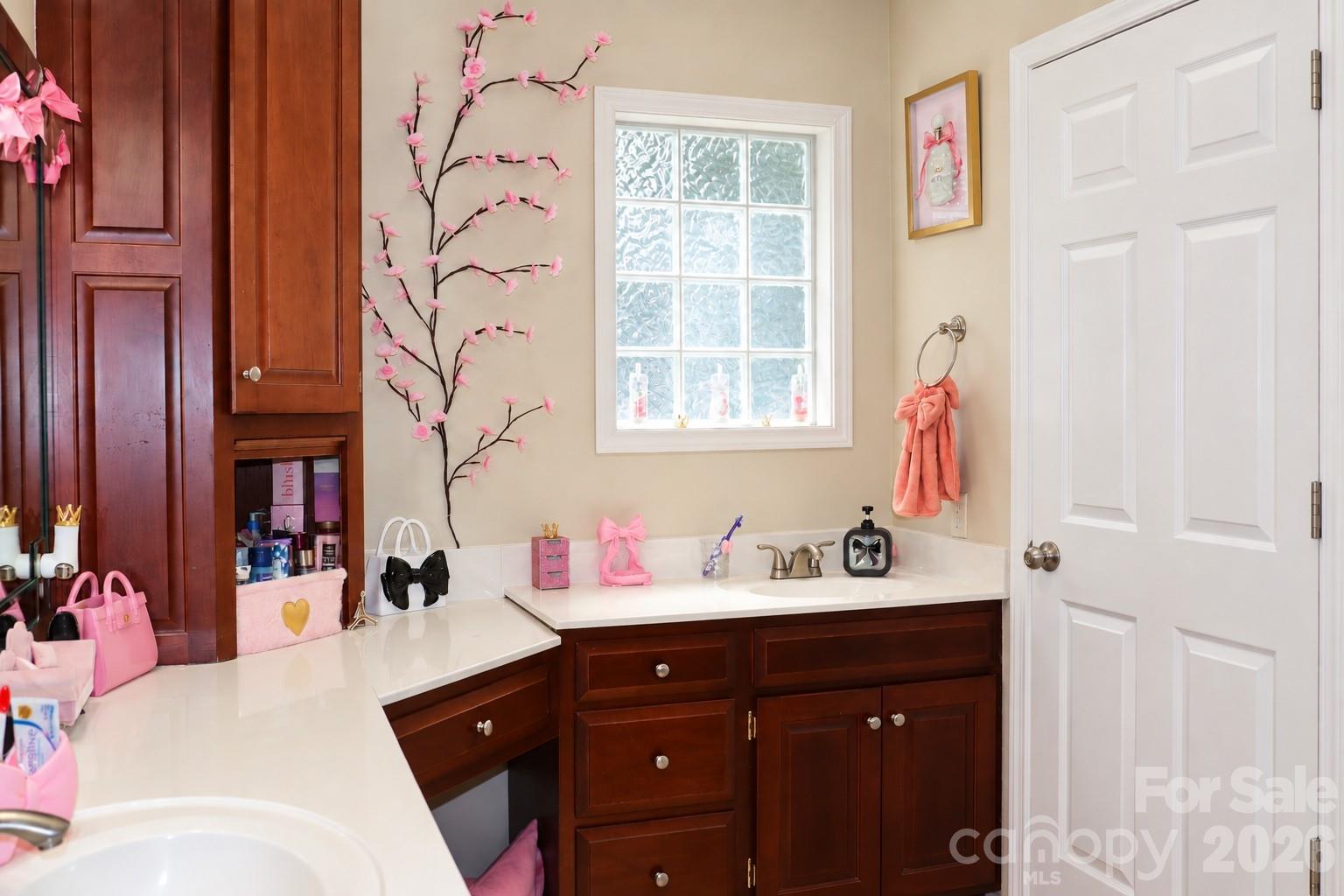 Unit 116 Primary Bath - 102 King Henry Lane, Granite Falls