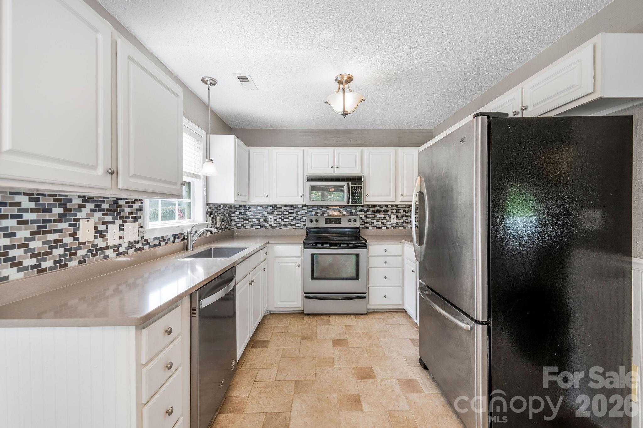 Single Family Residence at 98 Stonehollow Road, Fletcher, photo 13 of 34