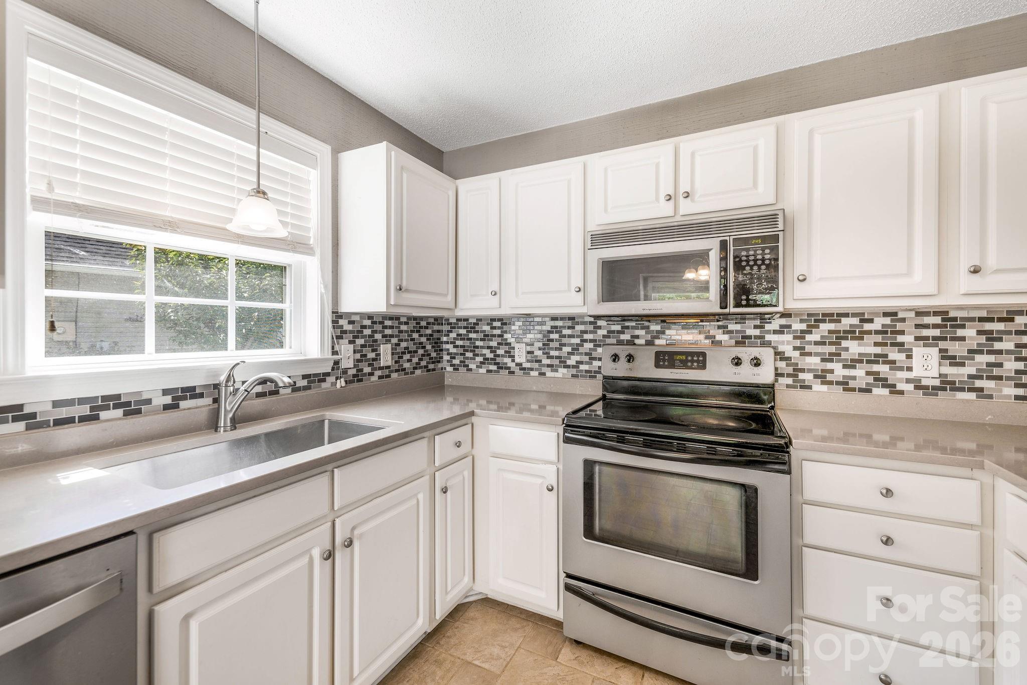 Single Family Residence at 98 Stonehollow Road, Fletcher, photo 14 of 34