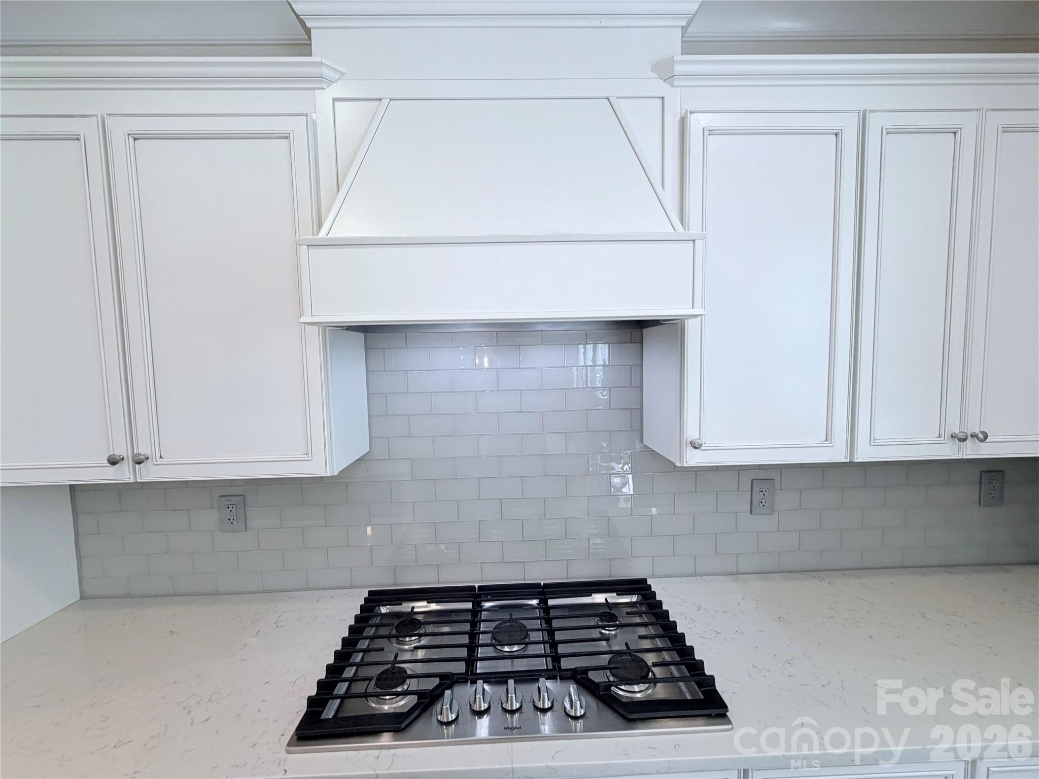 Gas cooktop - 5070 Watersail Way, Lake Wylie