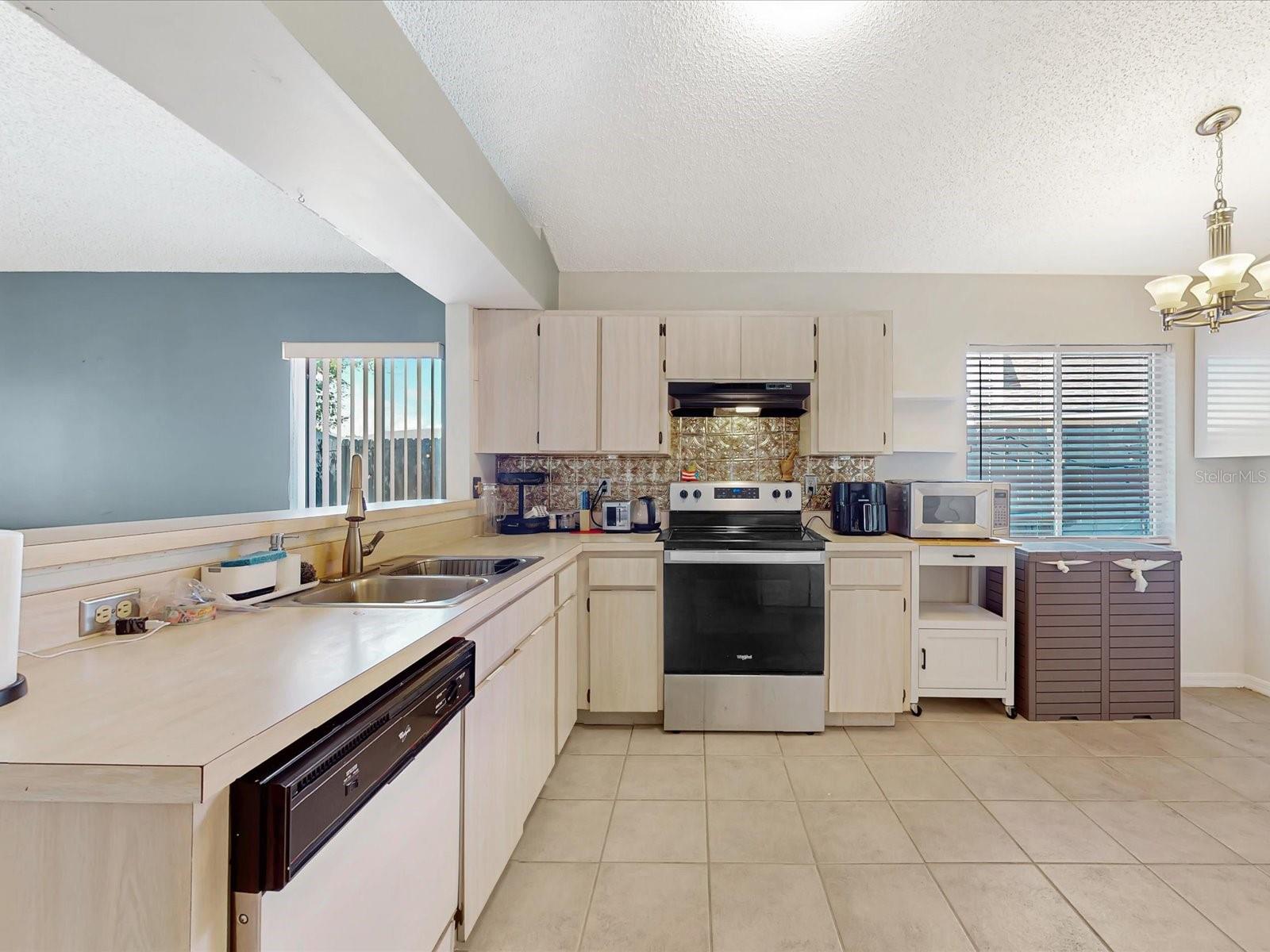 Single Family Residence at 2504 KINGSTON CT, KISSIMMEE, photo 15 of 42